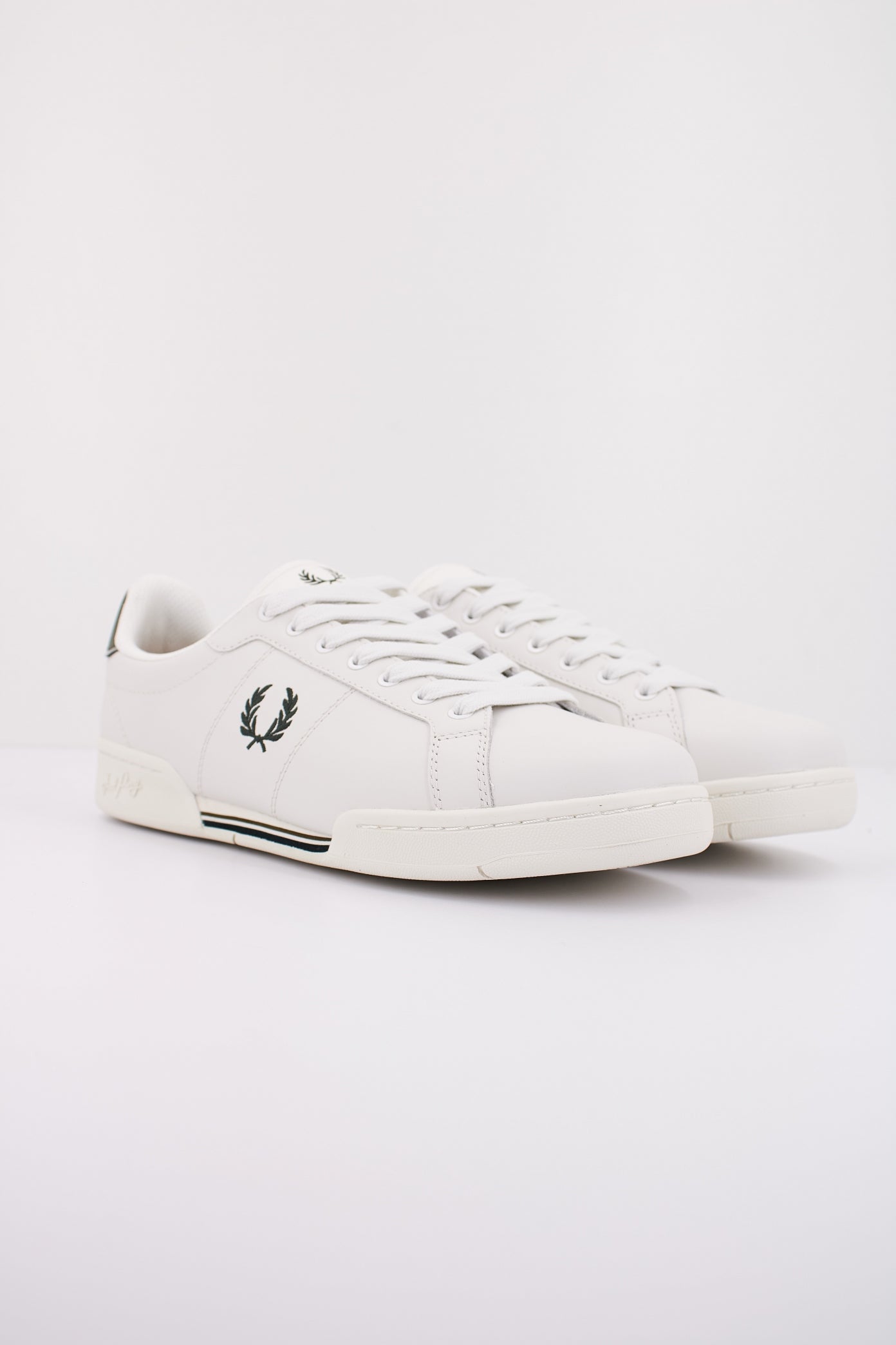 FRED PERRY B LEATHER en color WPCLNGHT  (2)