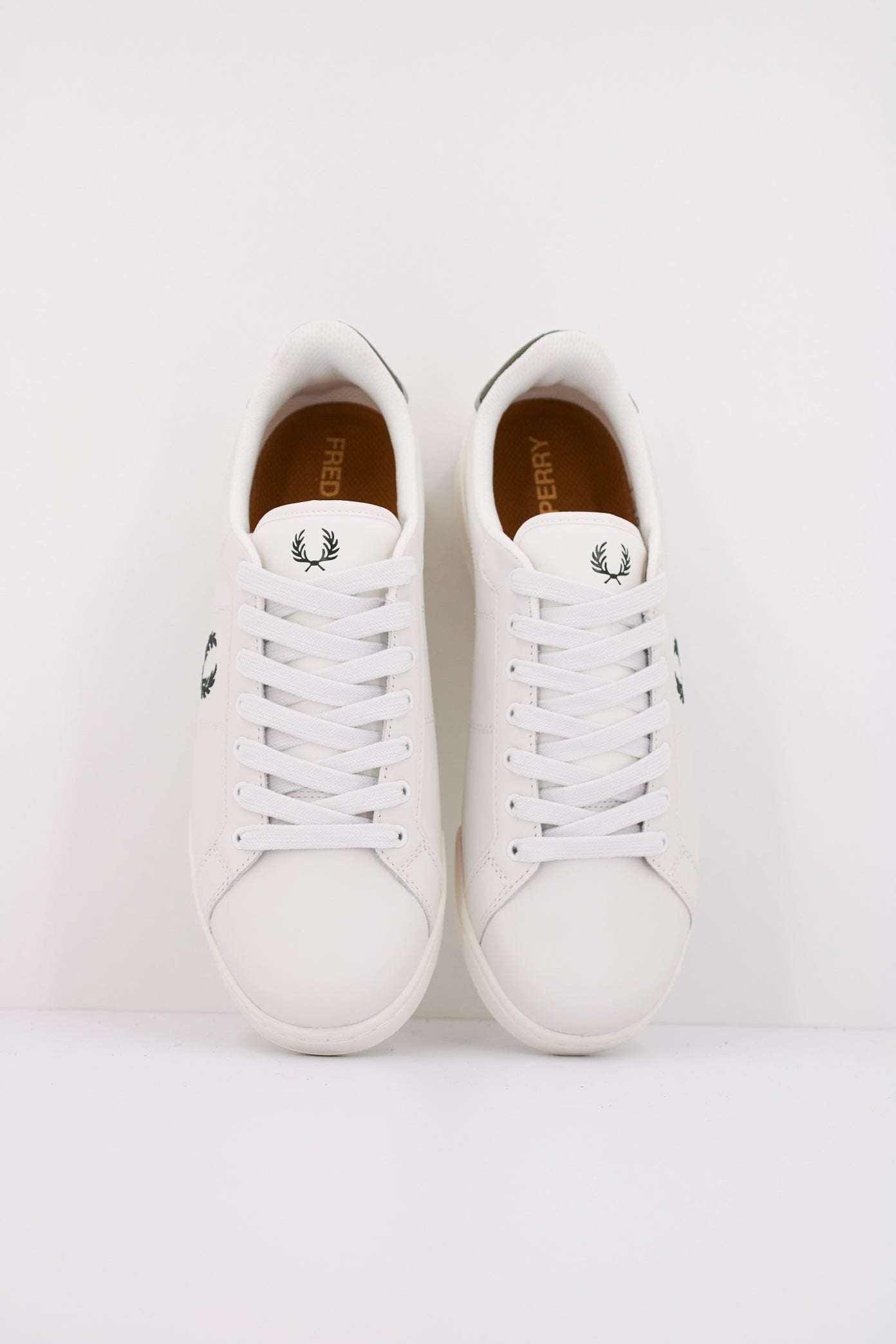 FRED PERRY B LEATHER en color WPCLNGHT  (3)