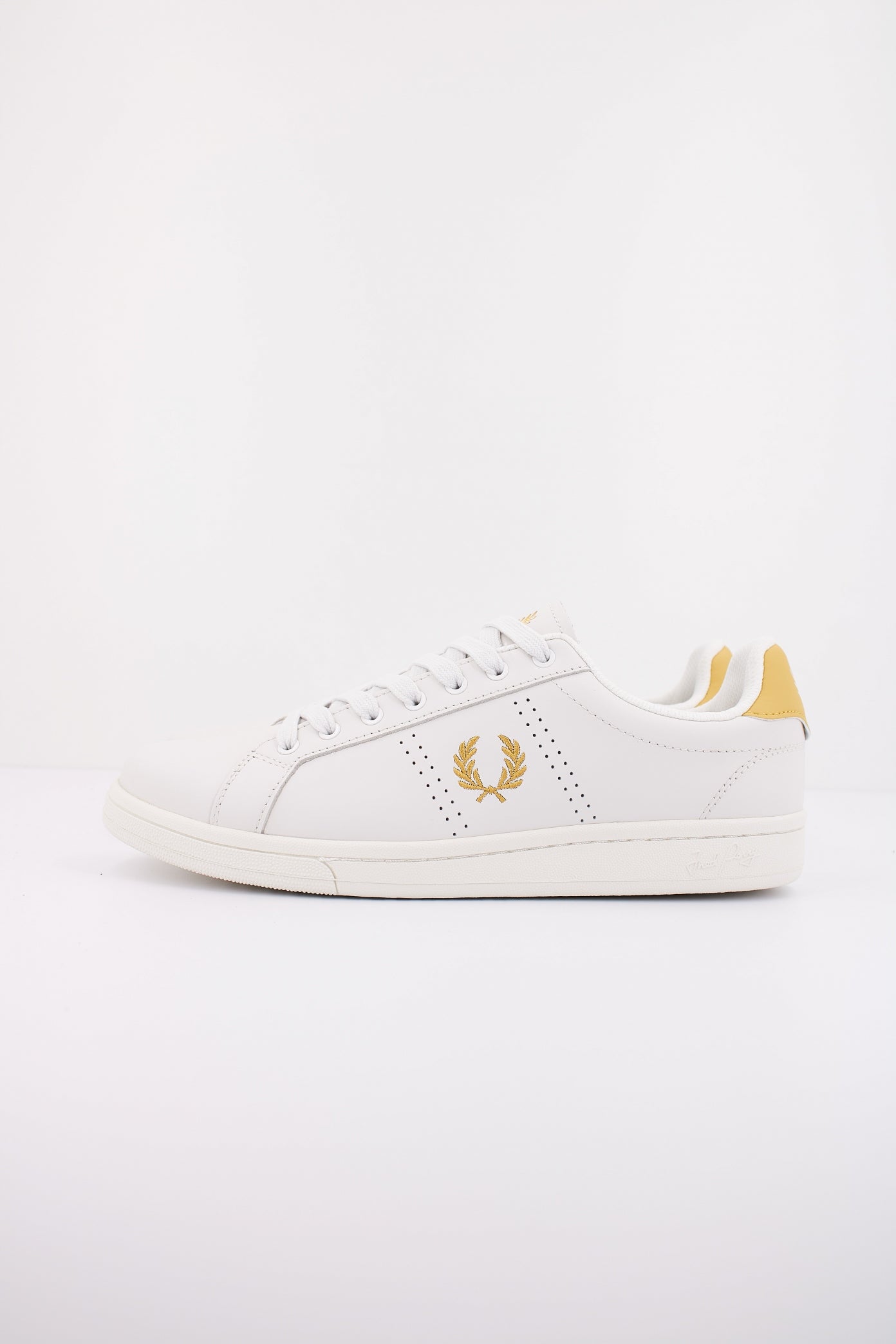 FRED PERRY  B LEATHER en color XPRCLNHN  (1)