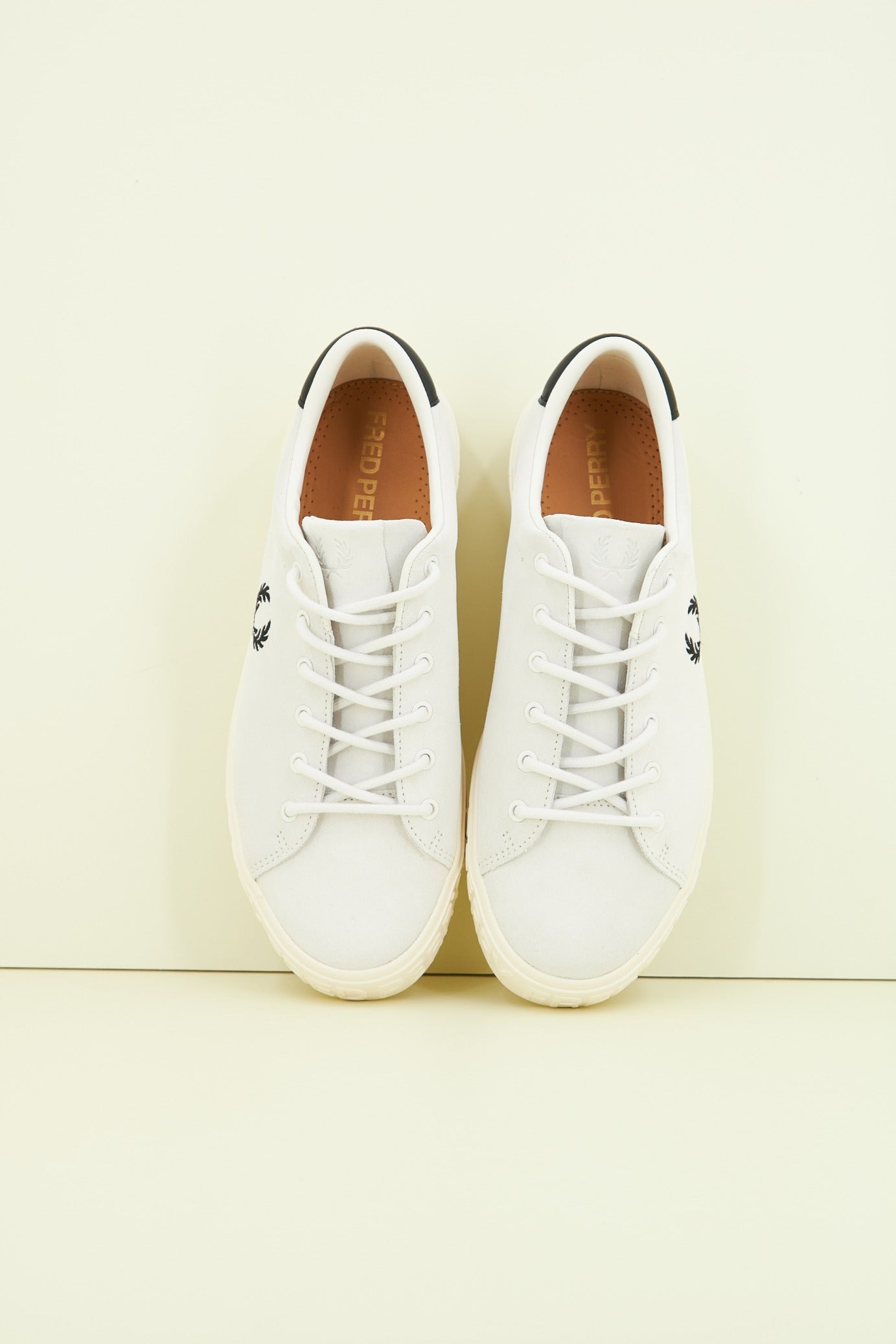 FRED PERRY LOTTIE SUEDE en color WHITE  (2)