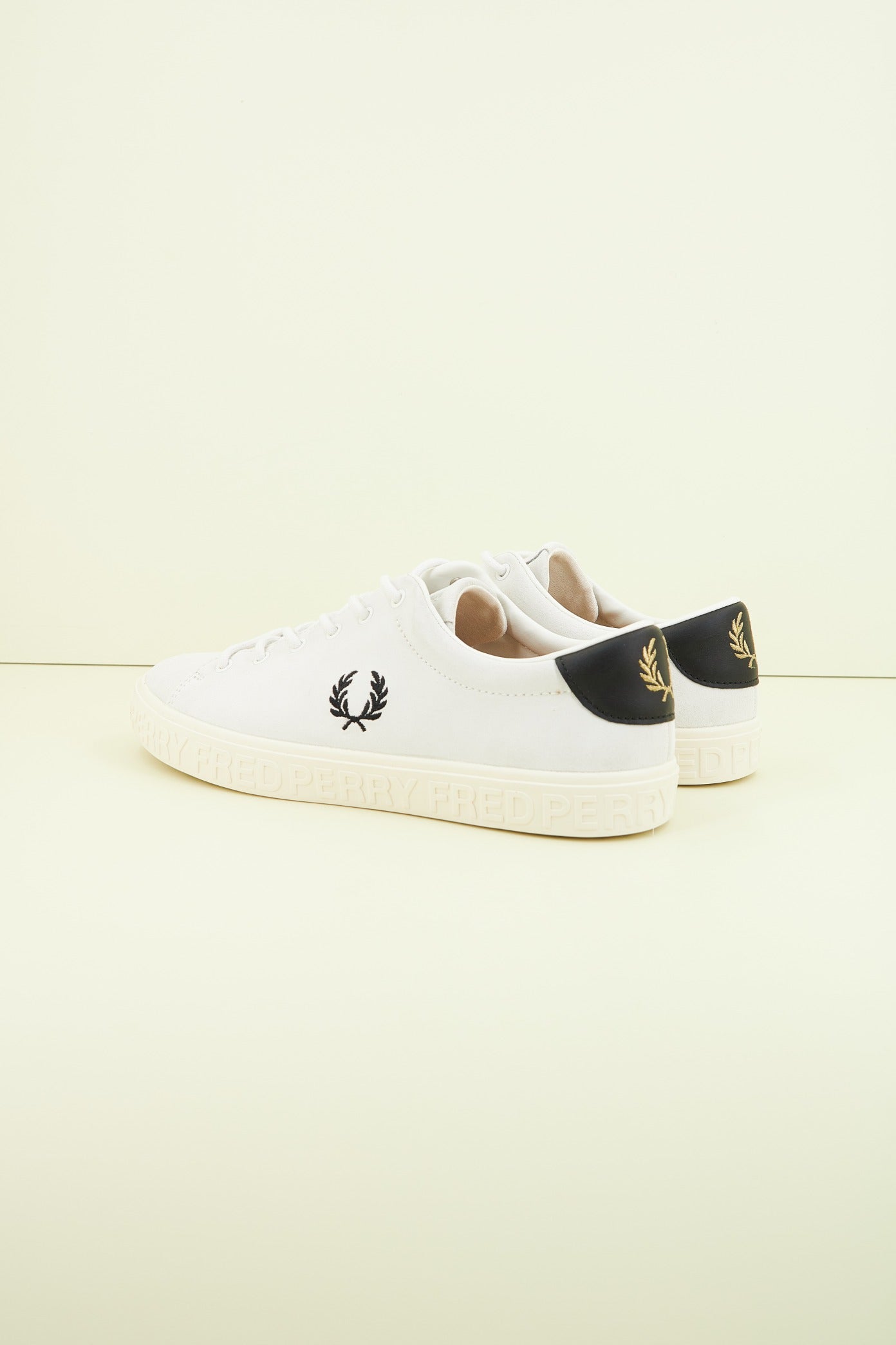FRED PERRY LOTTIE SUEDE en color WHITE  (3)