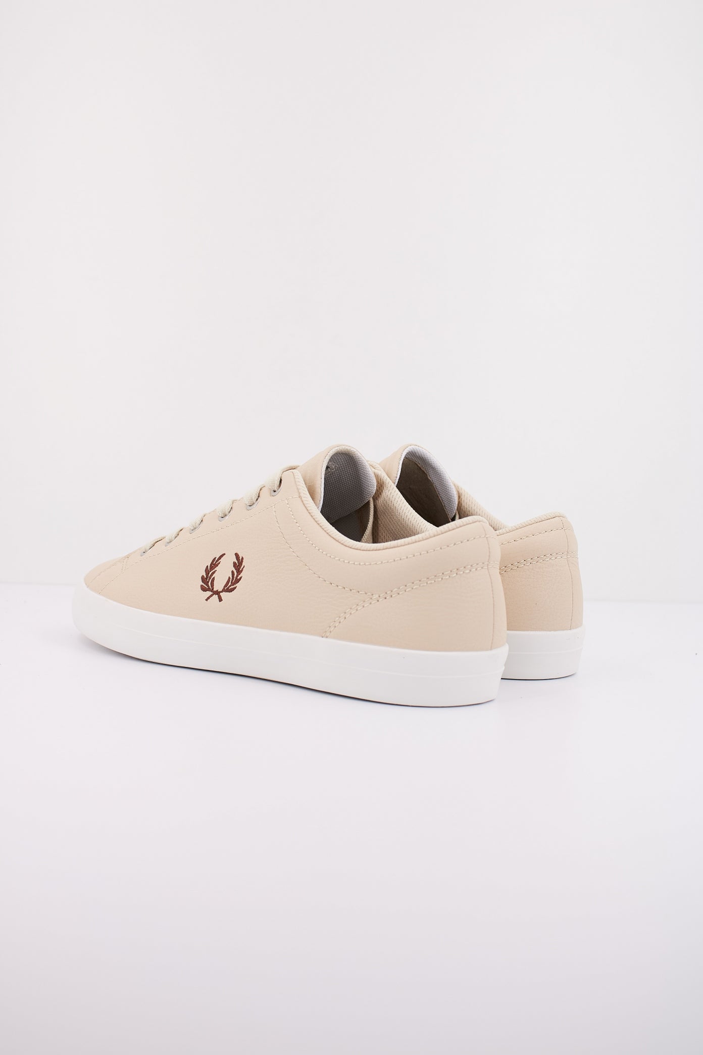 FRED PERRY BASELINE LEATHER en color WOTMLWKY  (4)