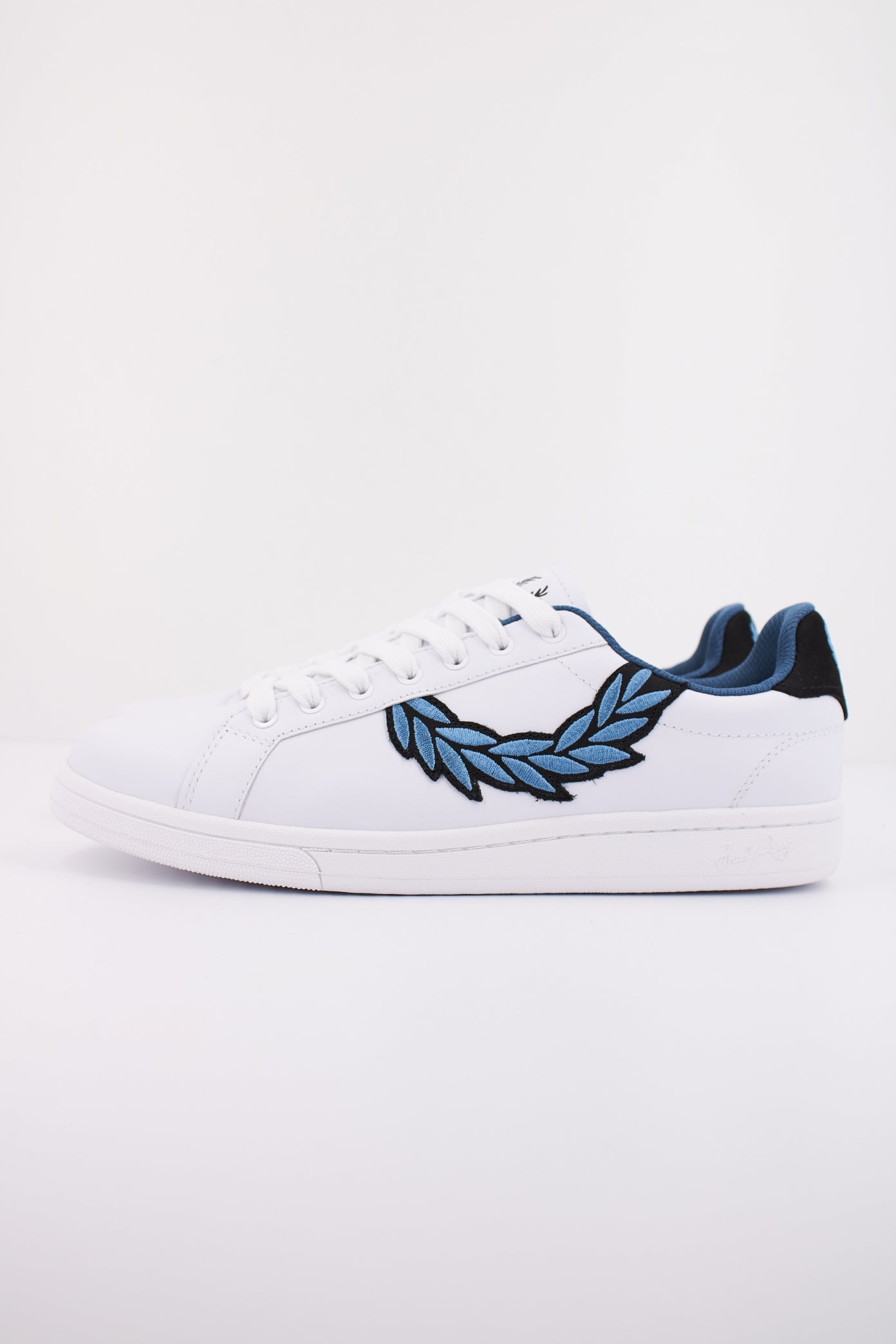 FRED PERRY B LEATHER/BRANDE en color UWHTMDNG  (1)