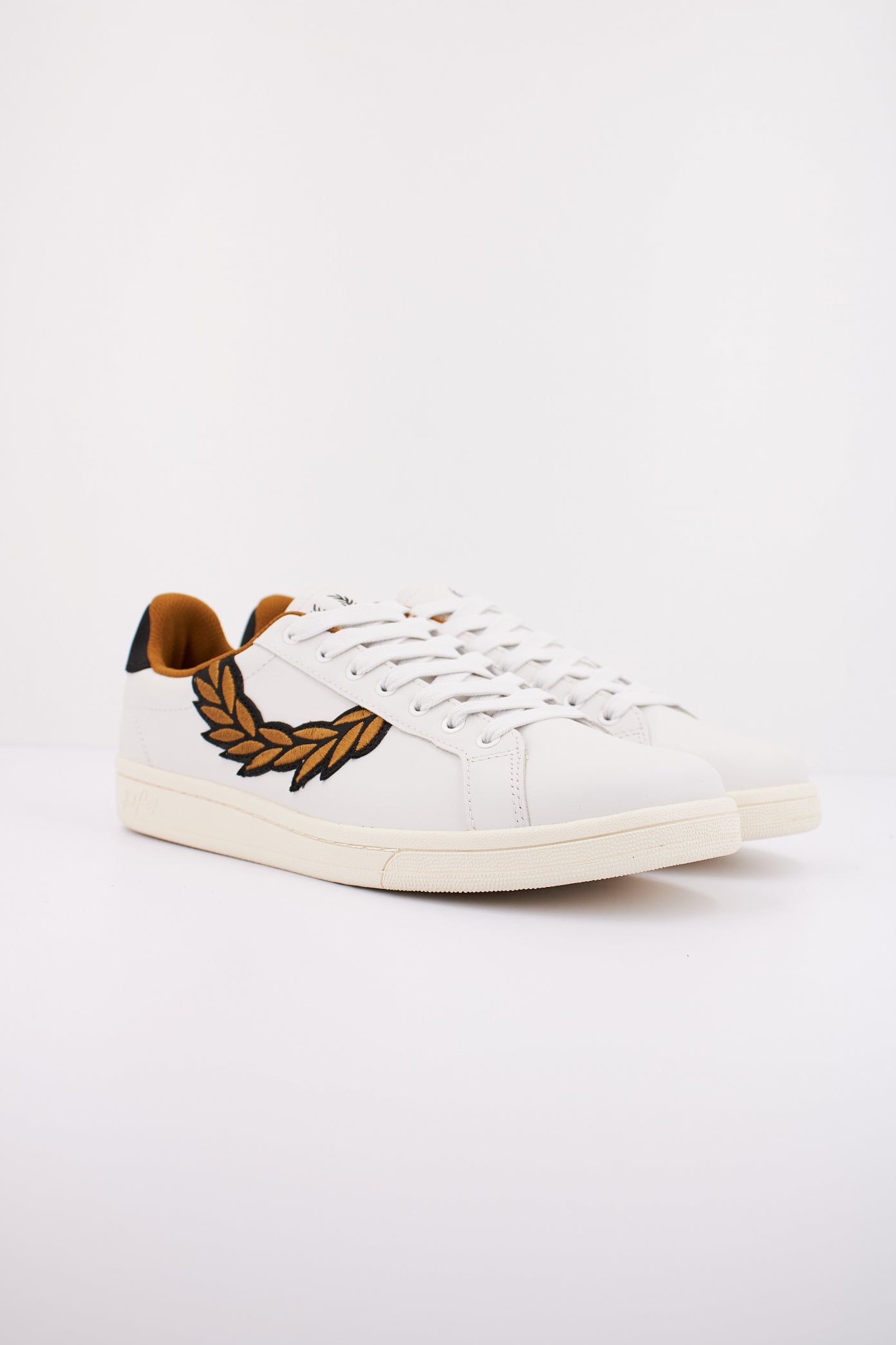 FRED PERRY B LEATHER/BRANDE en color XPRCLNDR  (2)