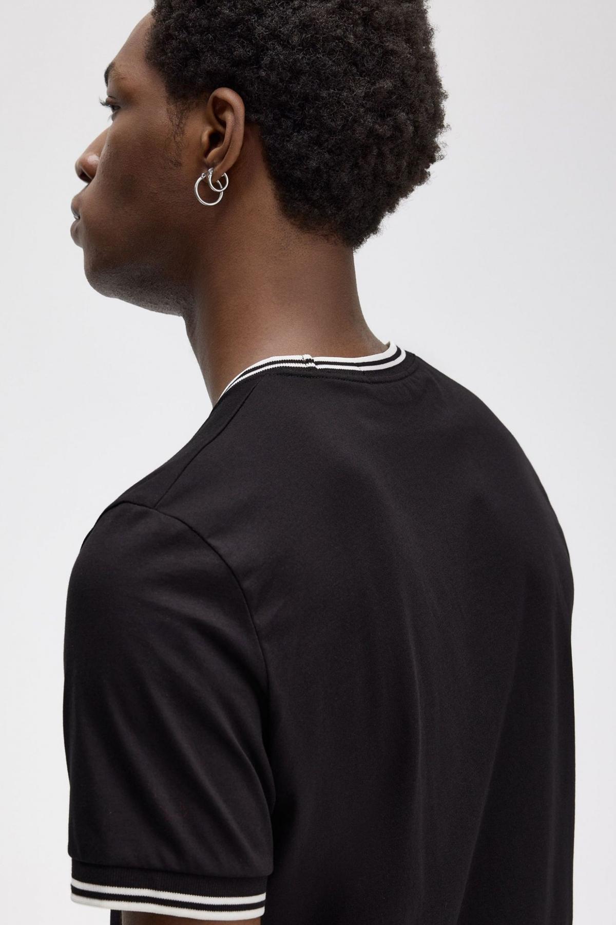 FRED PERRY  TWIN TIPPED T-SHIRT en color BLK  (4)