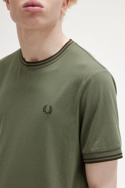 FRED PERRY  TWIN TIPPED T-SHIRT en color WGRN  (4)