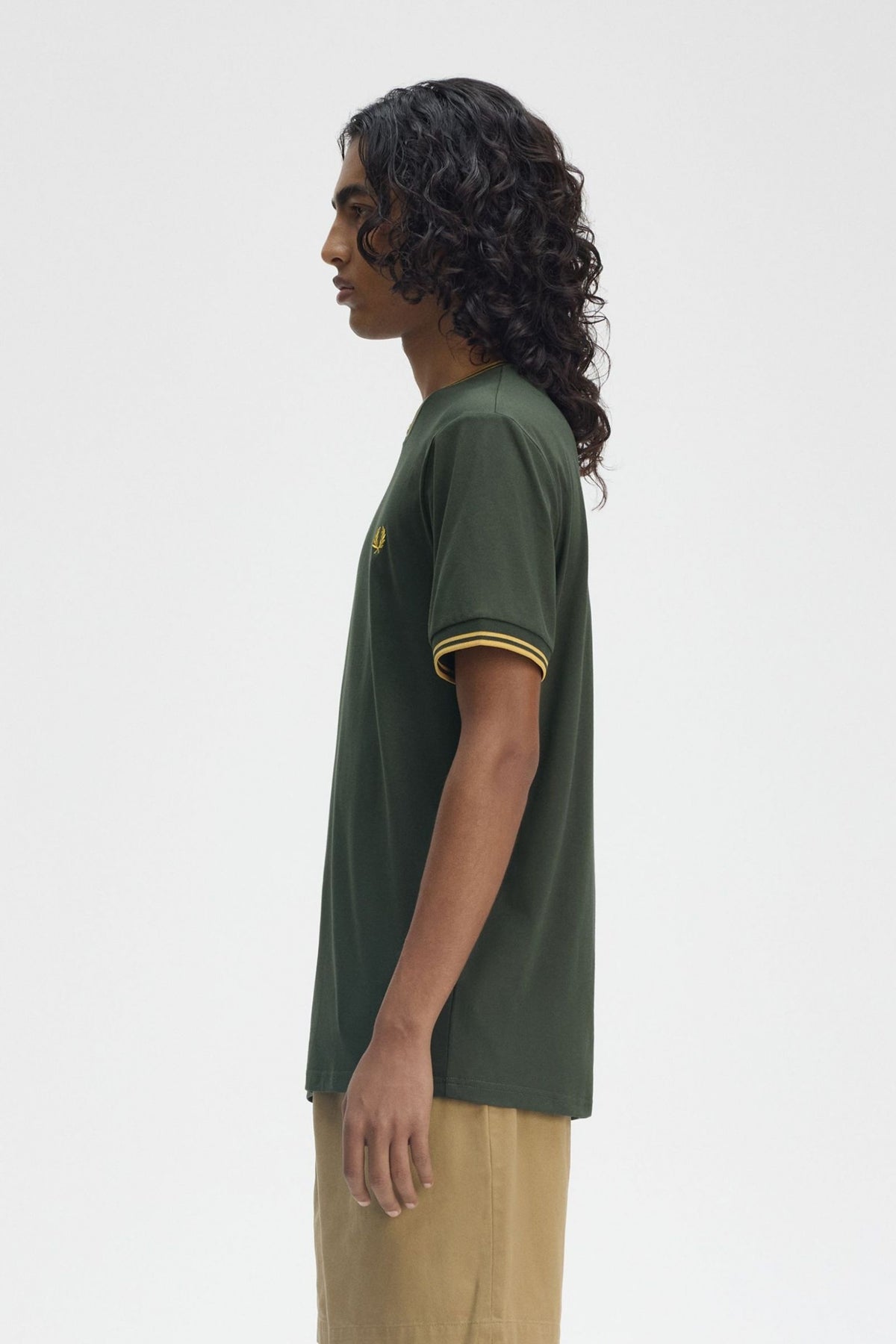 FRED PERRY TWIN TIPPED T-SHIRT en color YGREEN  (3)