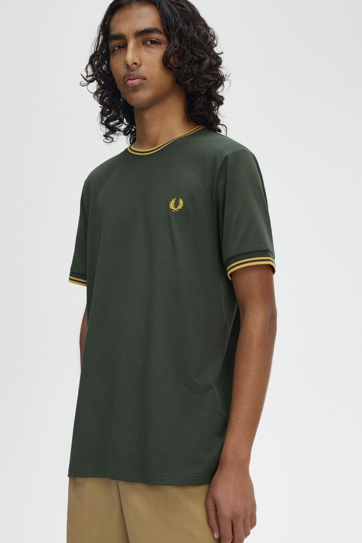 FRED PERRY TWIN TIPPED T-SHIRT en color YGREEN  (4)