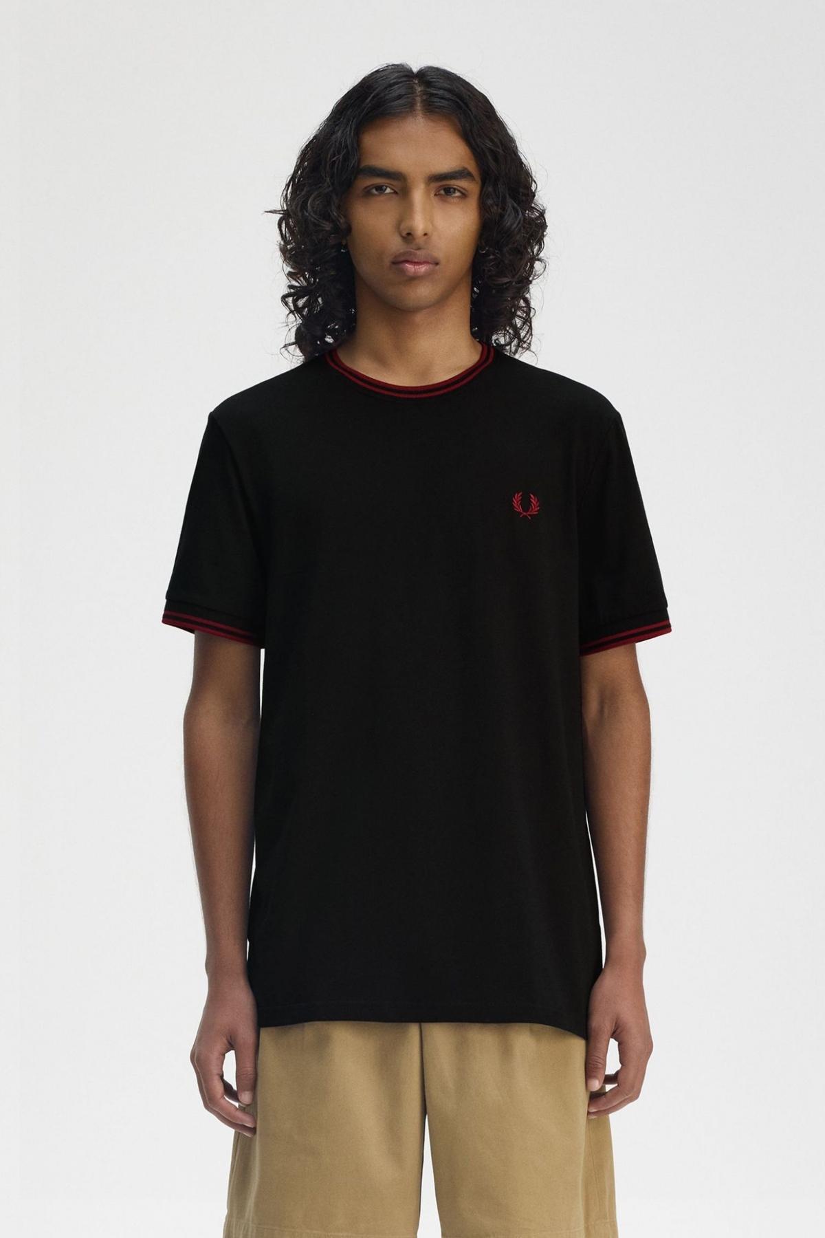 FRED PERRY TWIN TIPPED en color YBLACK  (1)