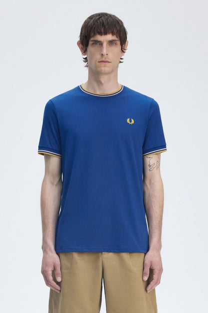 FRED PERRY  TWIN TIPPED T-SHIRT en color YCOBALT  (1)