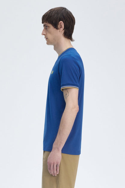 FRED PERRY  TWIN TIPPED T-SHIRT en color YCOBALT  (3)