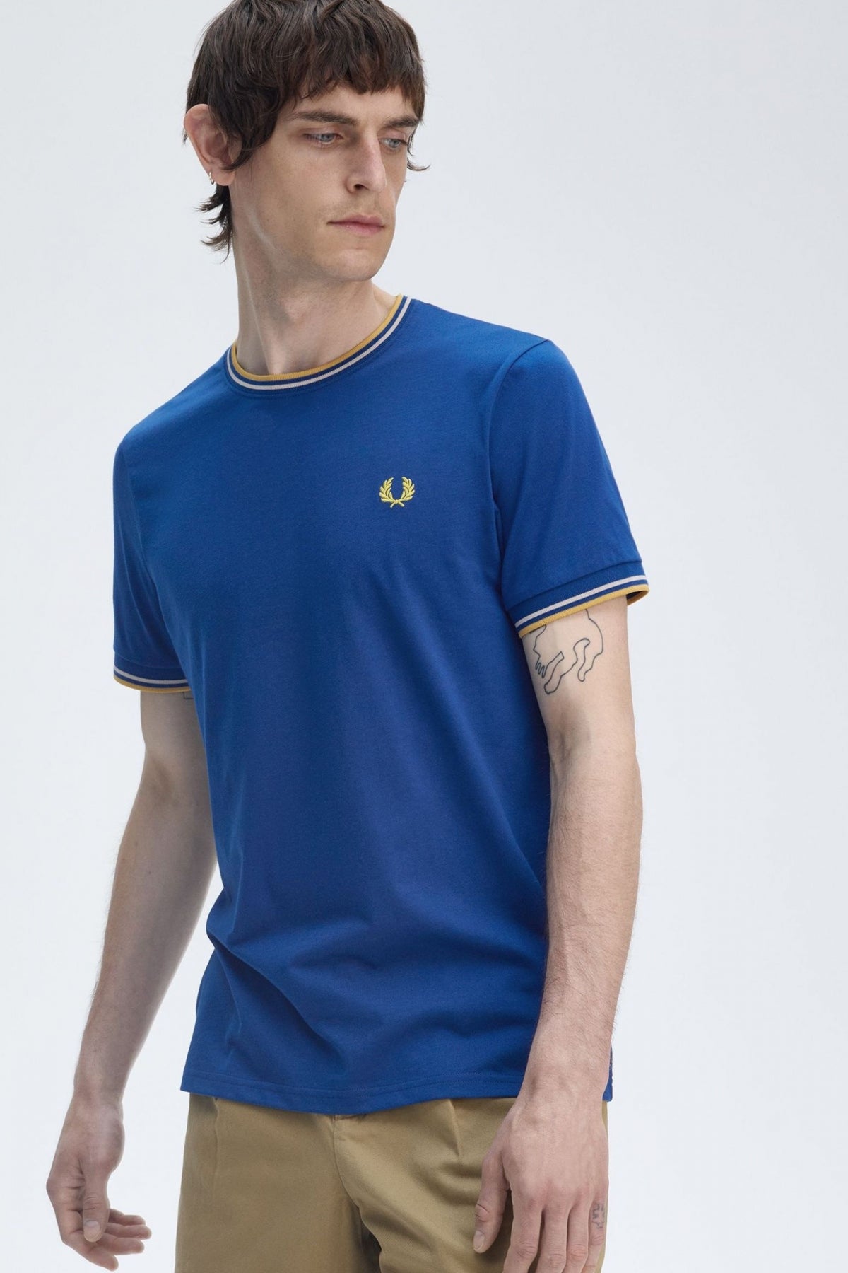 FRED PERRY  TWIN TIPPED T-SHIRT en color YCOBALT  (4)