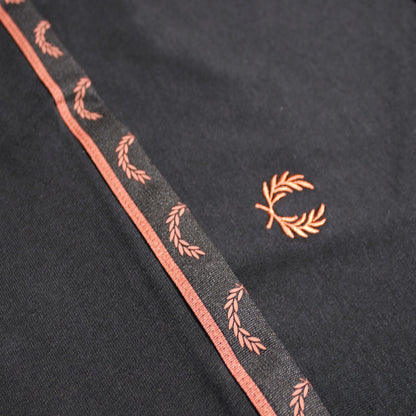 FRED PERRY TAPED LONG SLEEVE TE en color XBLK  (6)