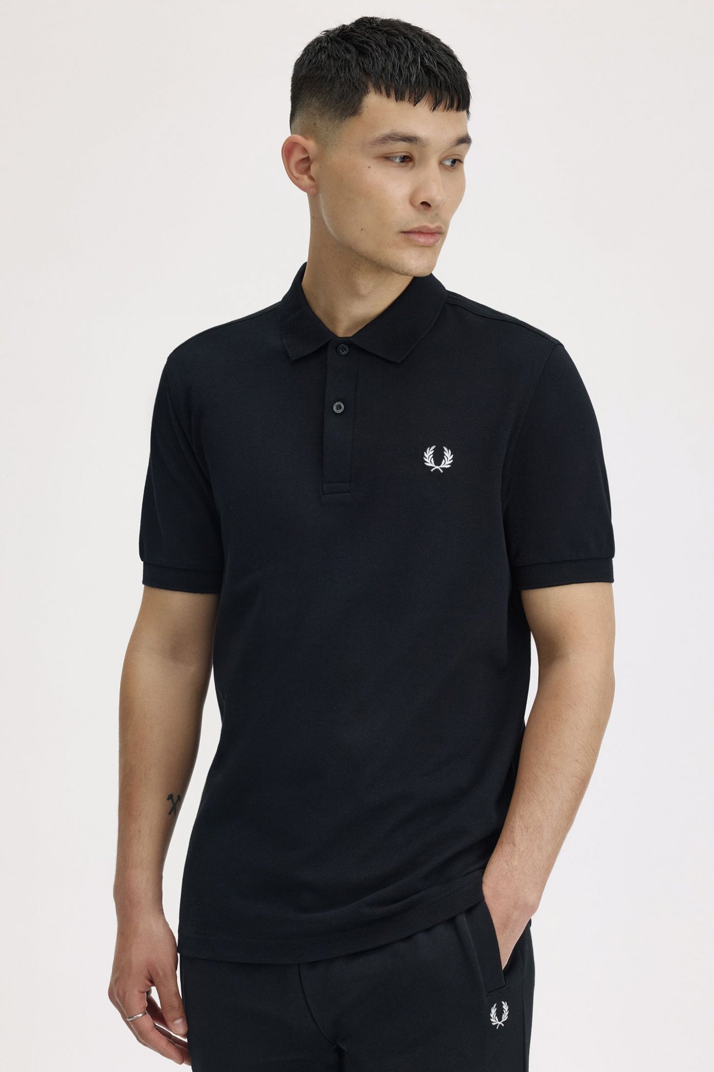 FRED PERRY  PLAIN FRED PERRY SH en color BLKWHT  (4)
