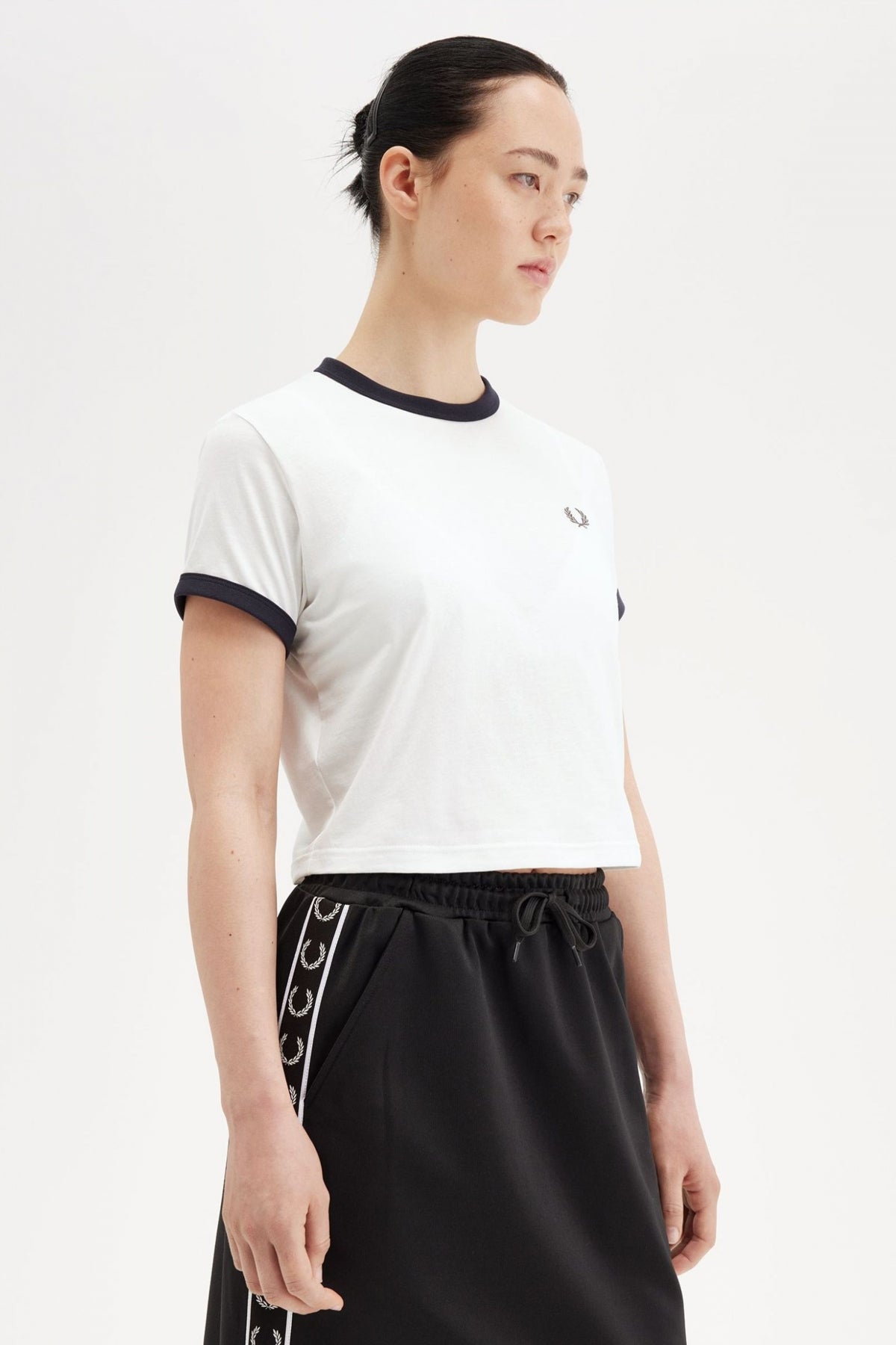 FRED PERRY CROPPED RINGER T-SHI en color WHITE  (4)