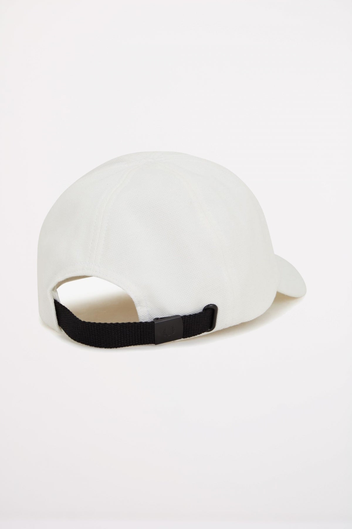 FRED PERRY  PIQUE CLASSIC CAP en color YWHITE  (2)