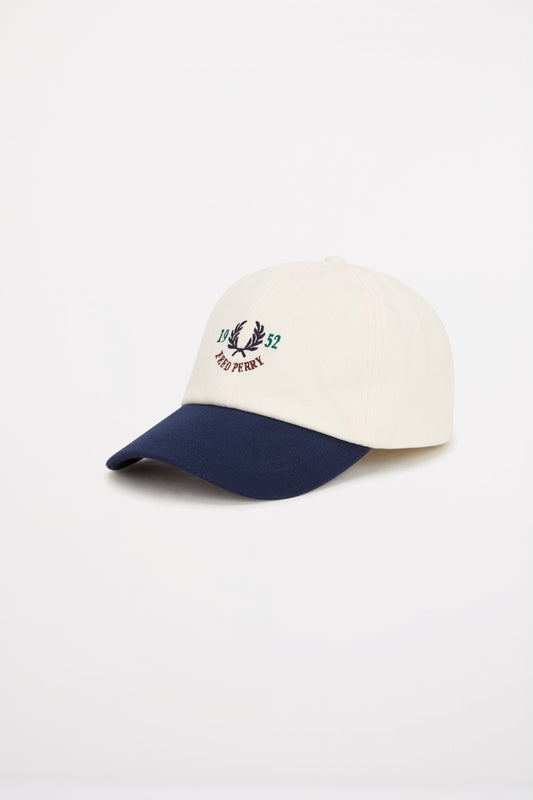 FRED PERRY GRAPHIC PIQUE CAP en color ECRU  (1)