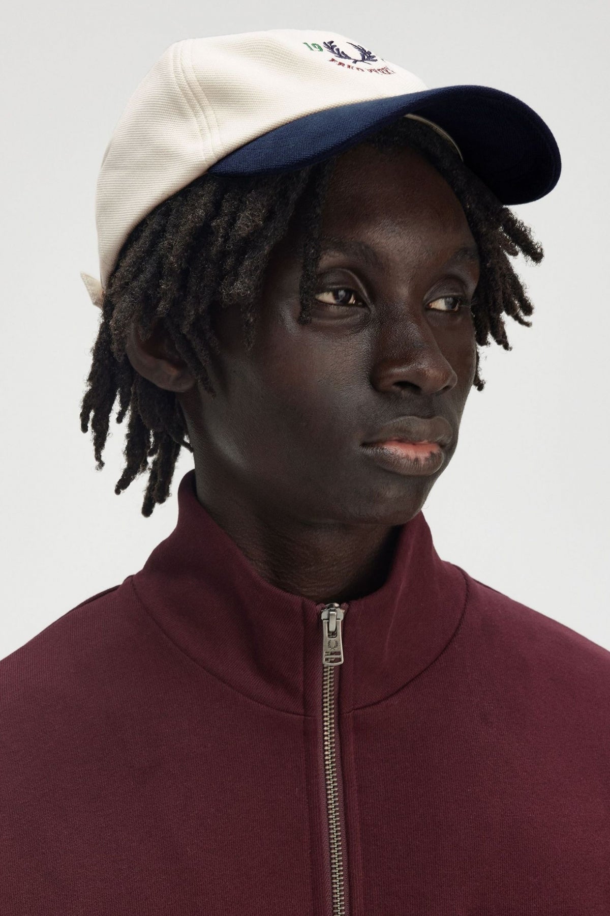 FRED PERRY GRAPHIC PIQUE CAP en color ECRU  (4)