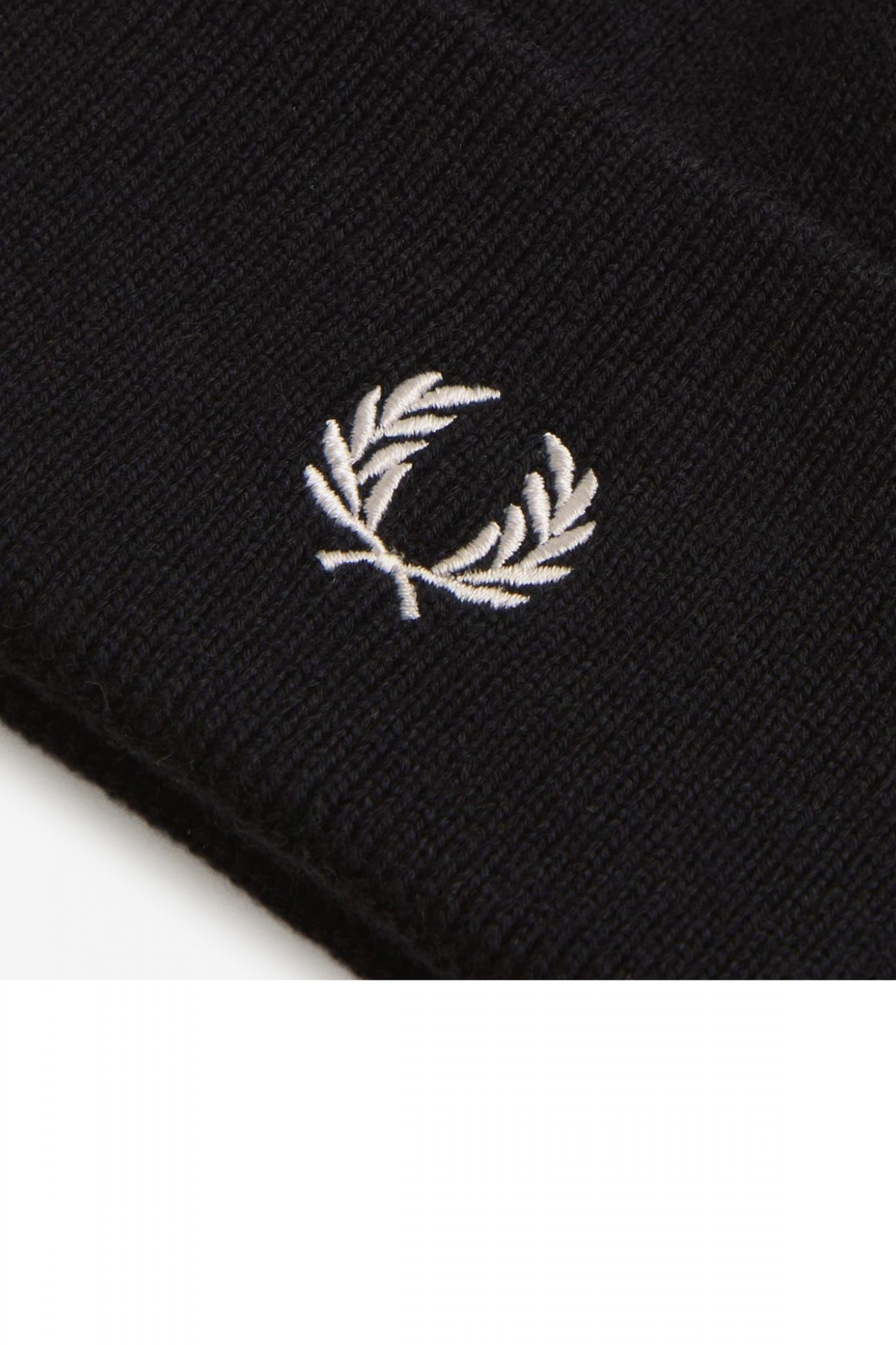 FRED PERRY  CLASSIC BEANIE  en color BLACK  (2)