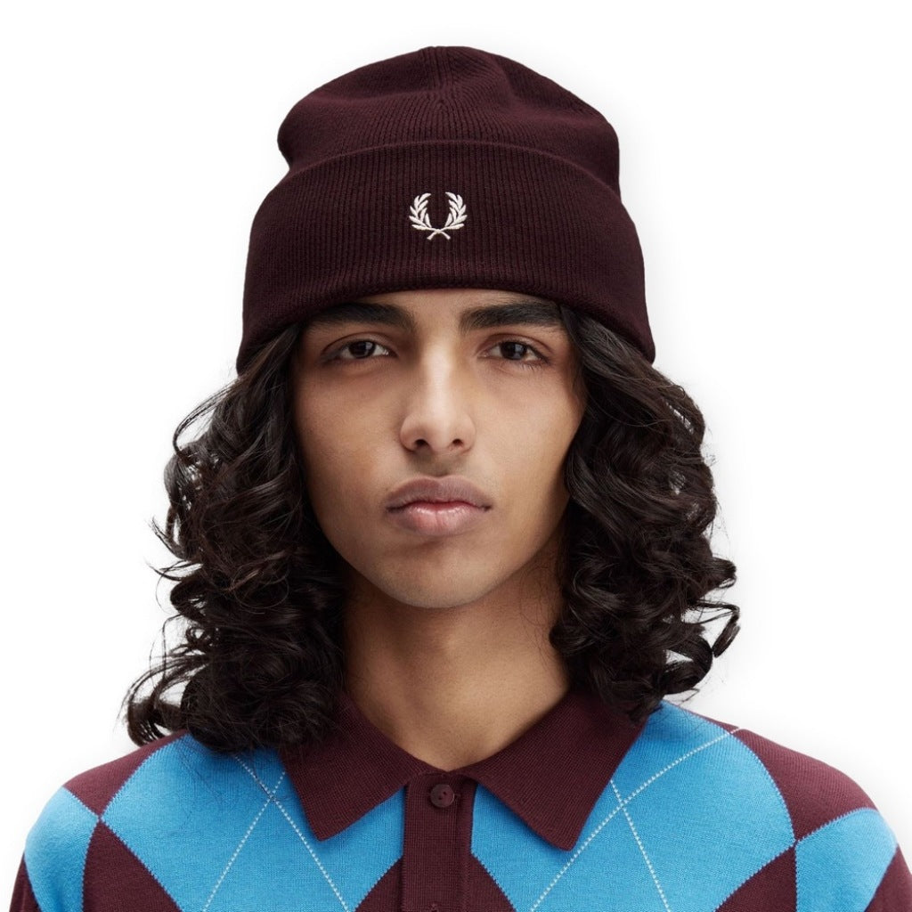 FRED PERRY  CLASSIC BEANIE  en color KXBLD  (6)