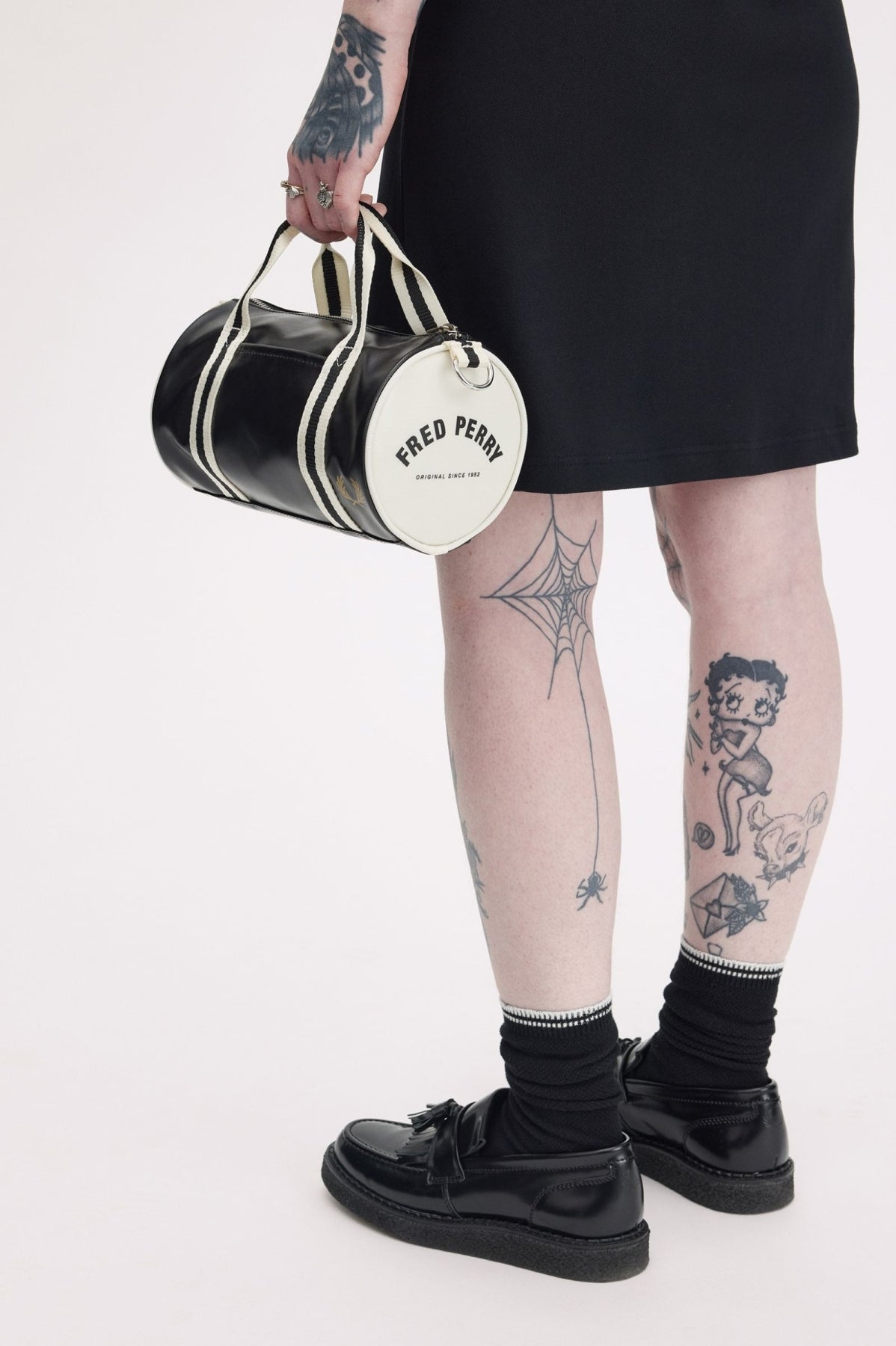 FRED PERRY CLASSIC MINI BARREL  en color D  (1)