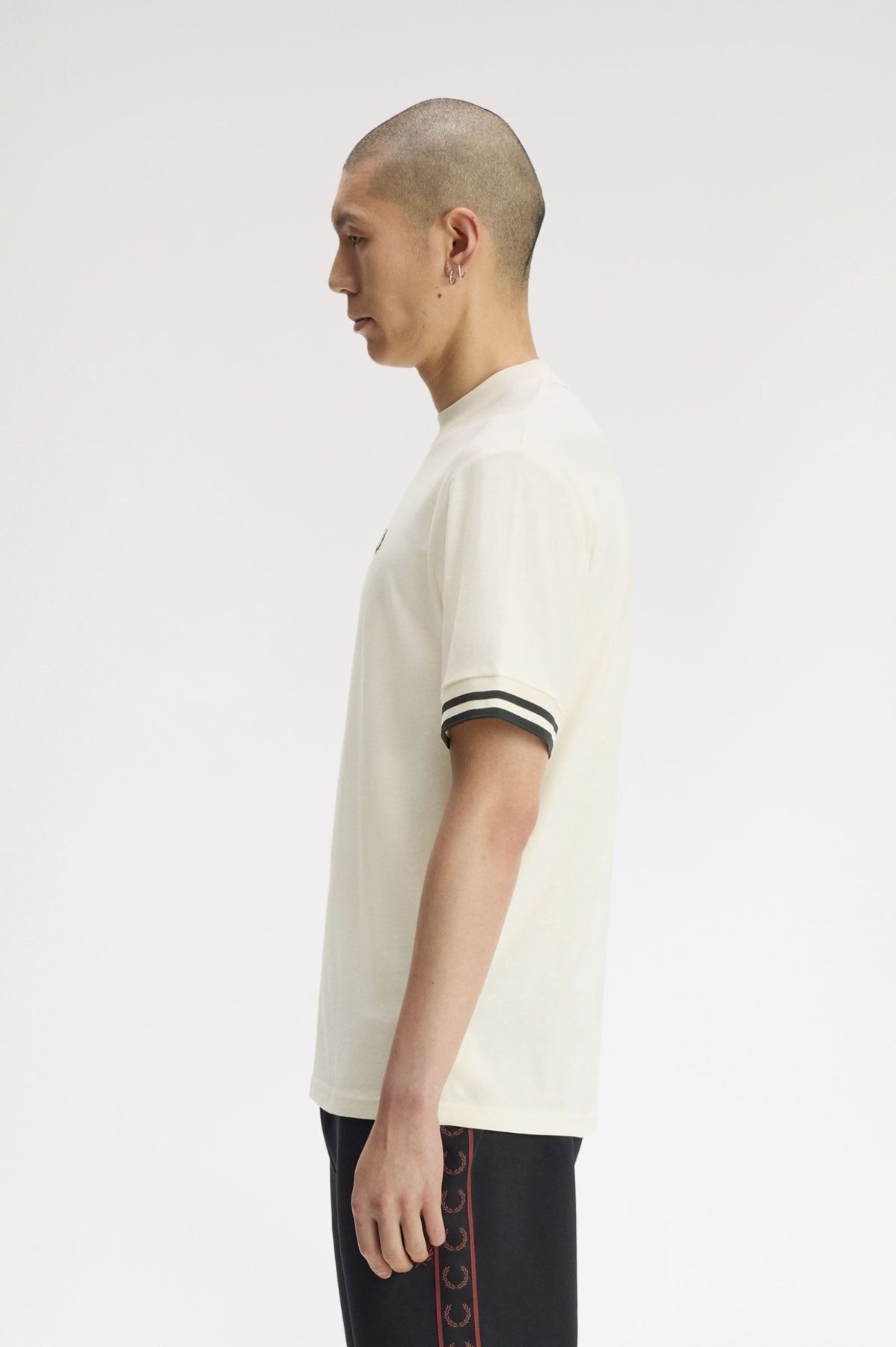 FRED PERRY BOLD TIPPED TSHIRT en color   (4)