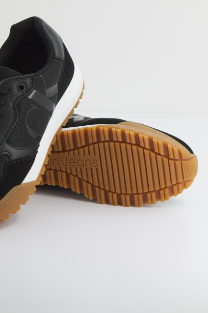 CALVIN KLEIN  RUNNER BOLD MONO en color BDS BLACK  (2)