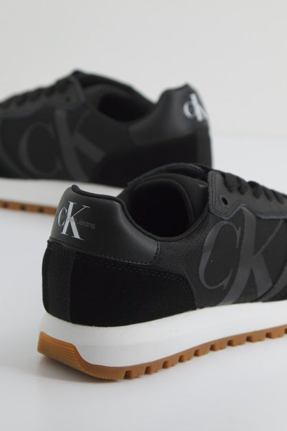CALVIN KLEIN  RUNNER BOLD MONO en color BDS BLACK  (3)