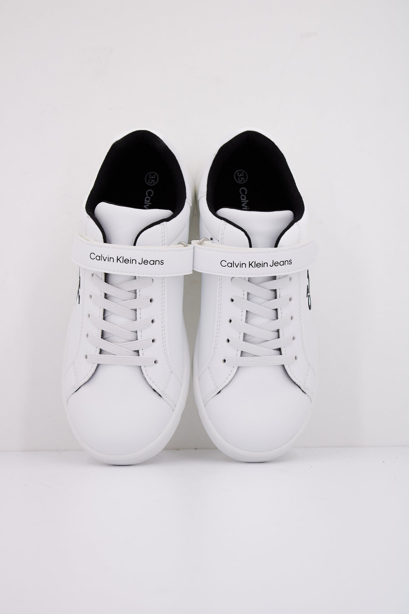 CALVIN KLEIN SNEAKER BASSA LACCI  en color WHITE  (3)