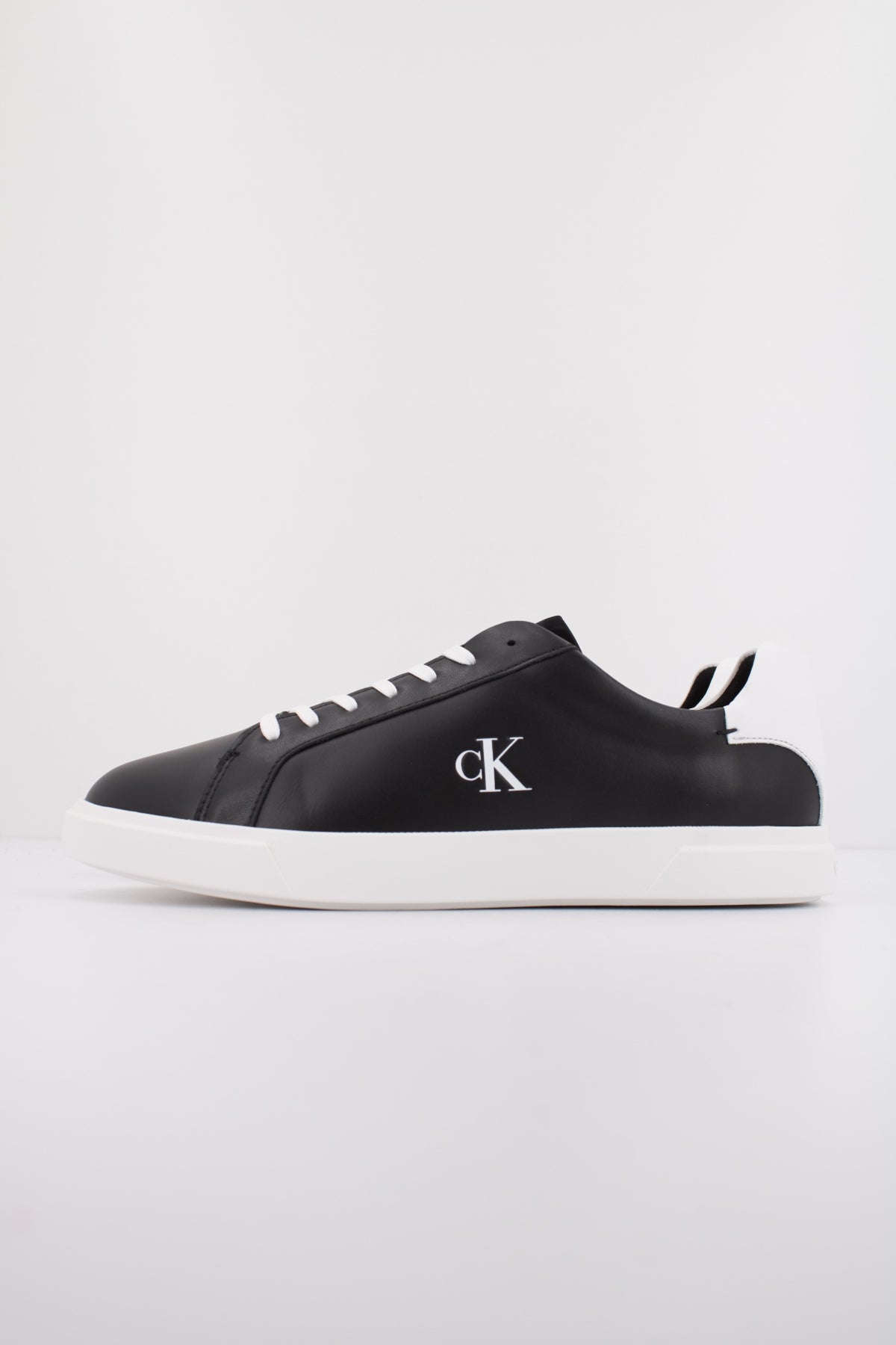 CALVIN KLEIN LOW PRO CUPS LTH MG en color BLACK  (1)
