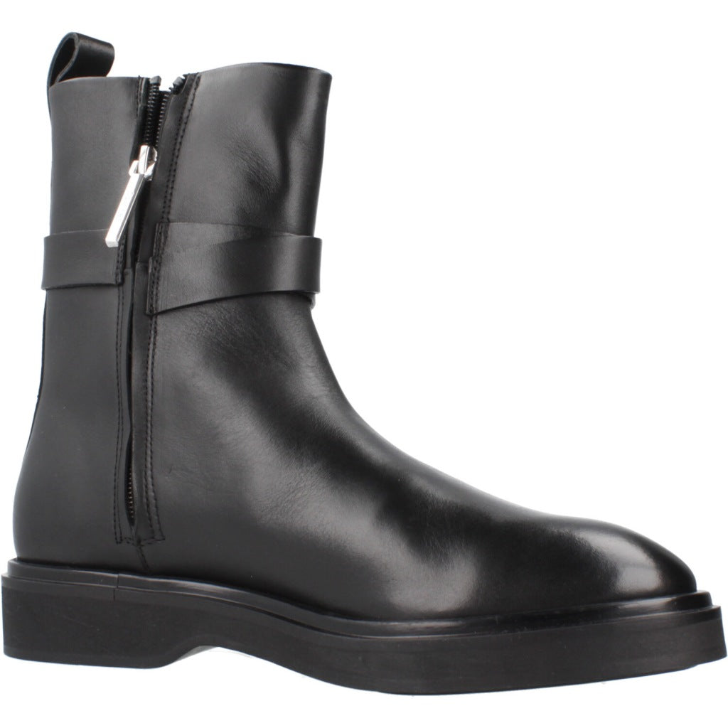 CALVIN KLEIN ANKLE BOOT W/ METAL  en color BLACK  (5)