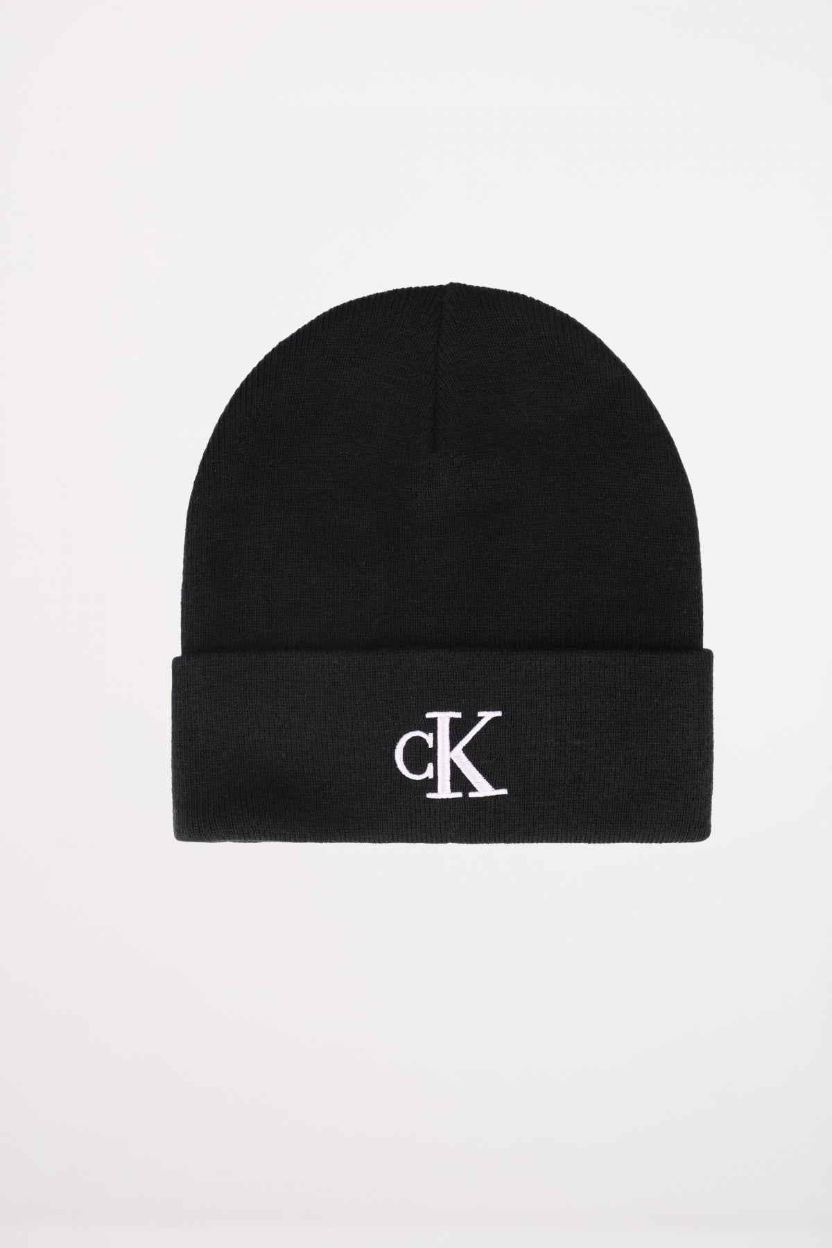 CALVIN KLEIN CK FINE RIB BEANIE en color BLACK  (1)