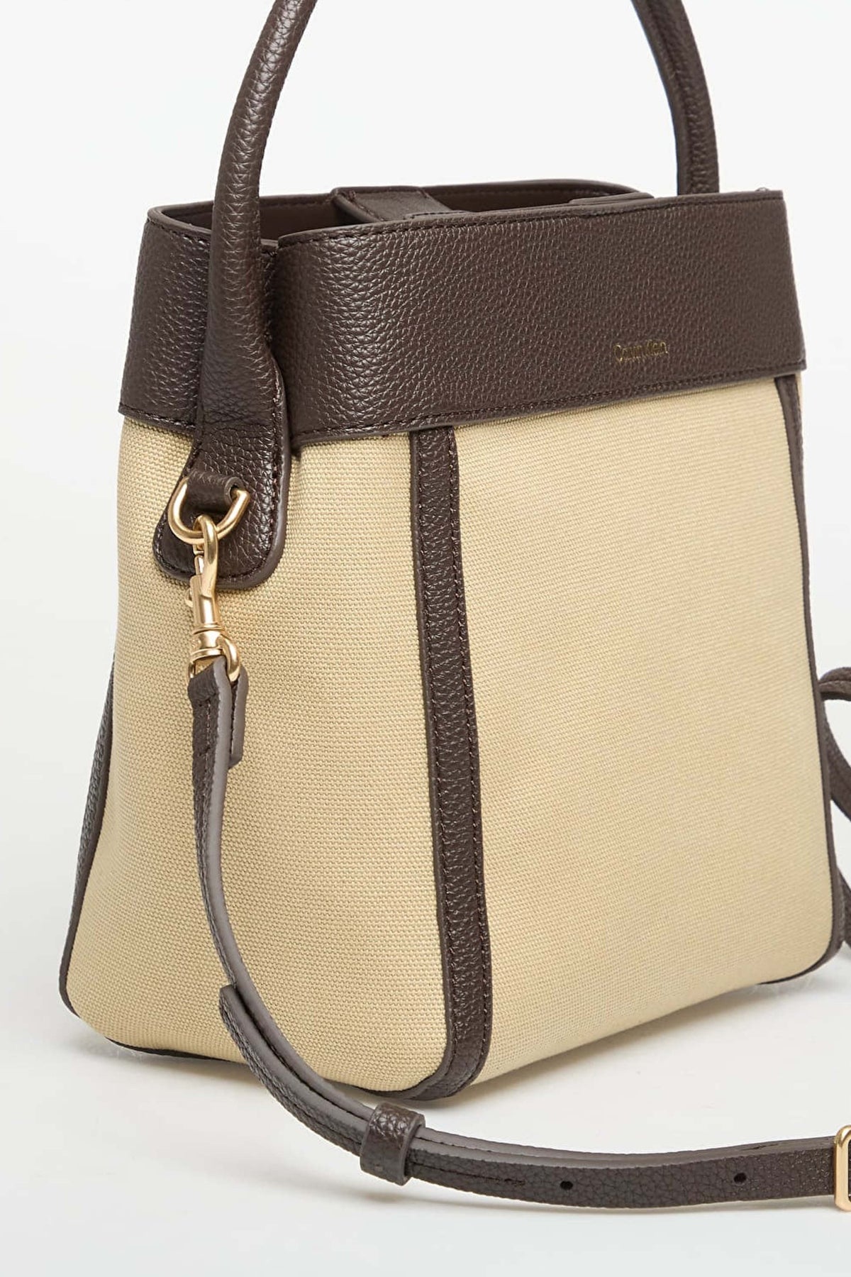 CALVIN KLEIN BUCKET WITH STRAP en color KHAKI  (2)