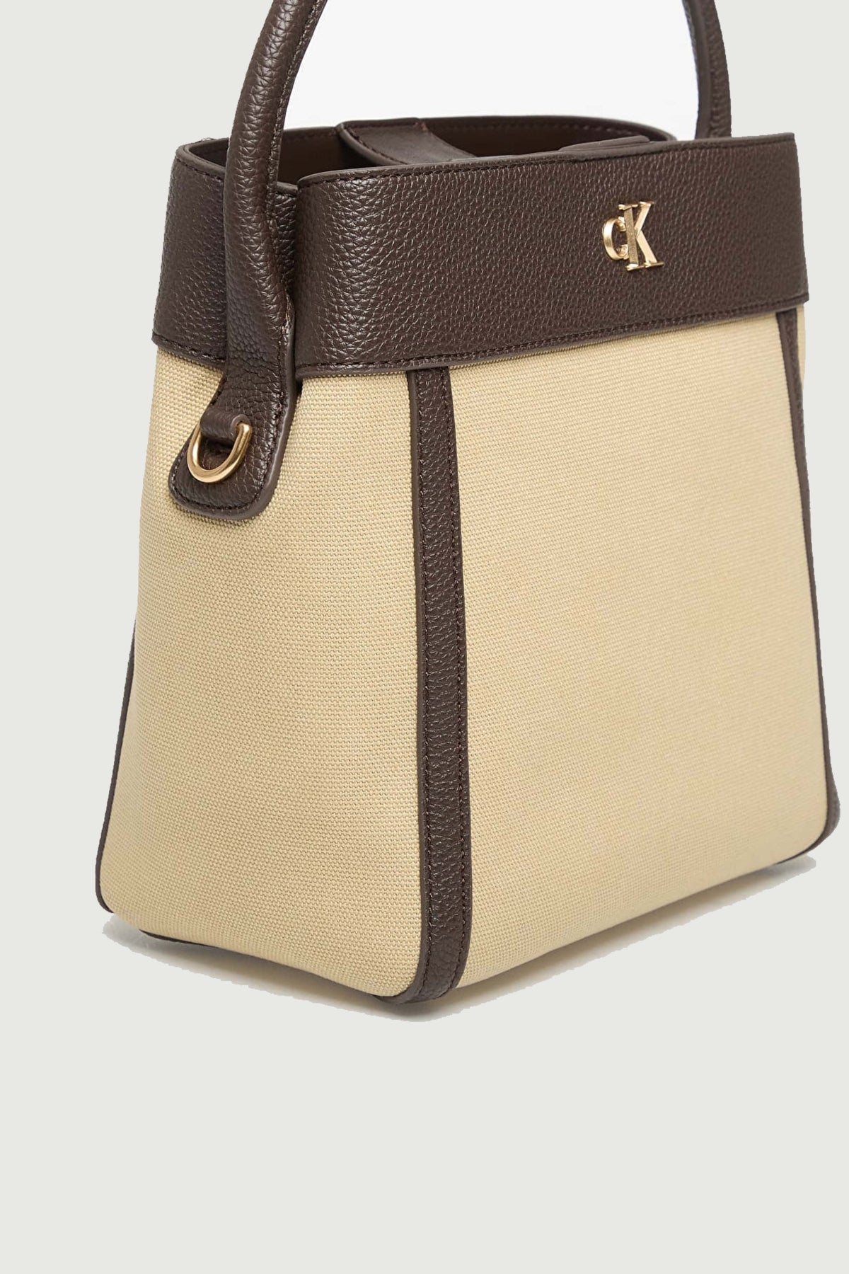 CALVIN KLEIN BUCKET WITH STRAP en color KHAKI  (3)
