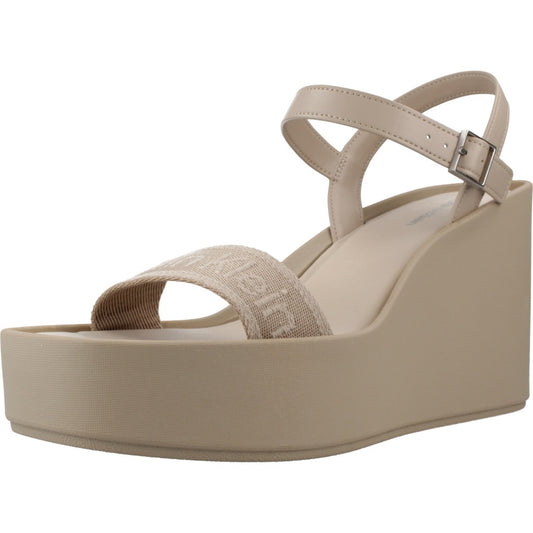 CALVIN KLEIN WEDGE  SNDL WEBBIN en color PDT  (1)
