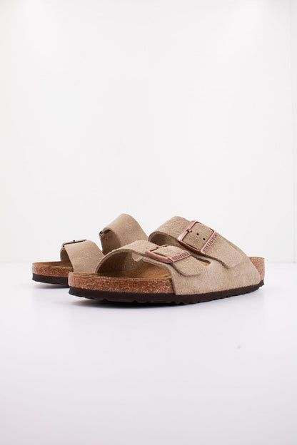 BIRKENSTOCK ARIZONA SUEDE LEATHE en color TAUPE  (2)
