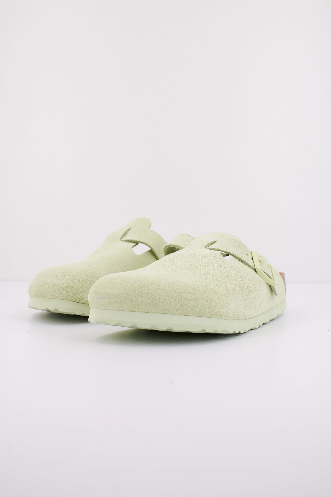 BIRKENSTOCK  BOSTON SUEDE LEATHE en color FADEDLIME  (2)