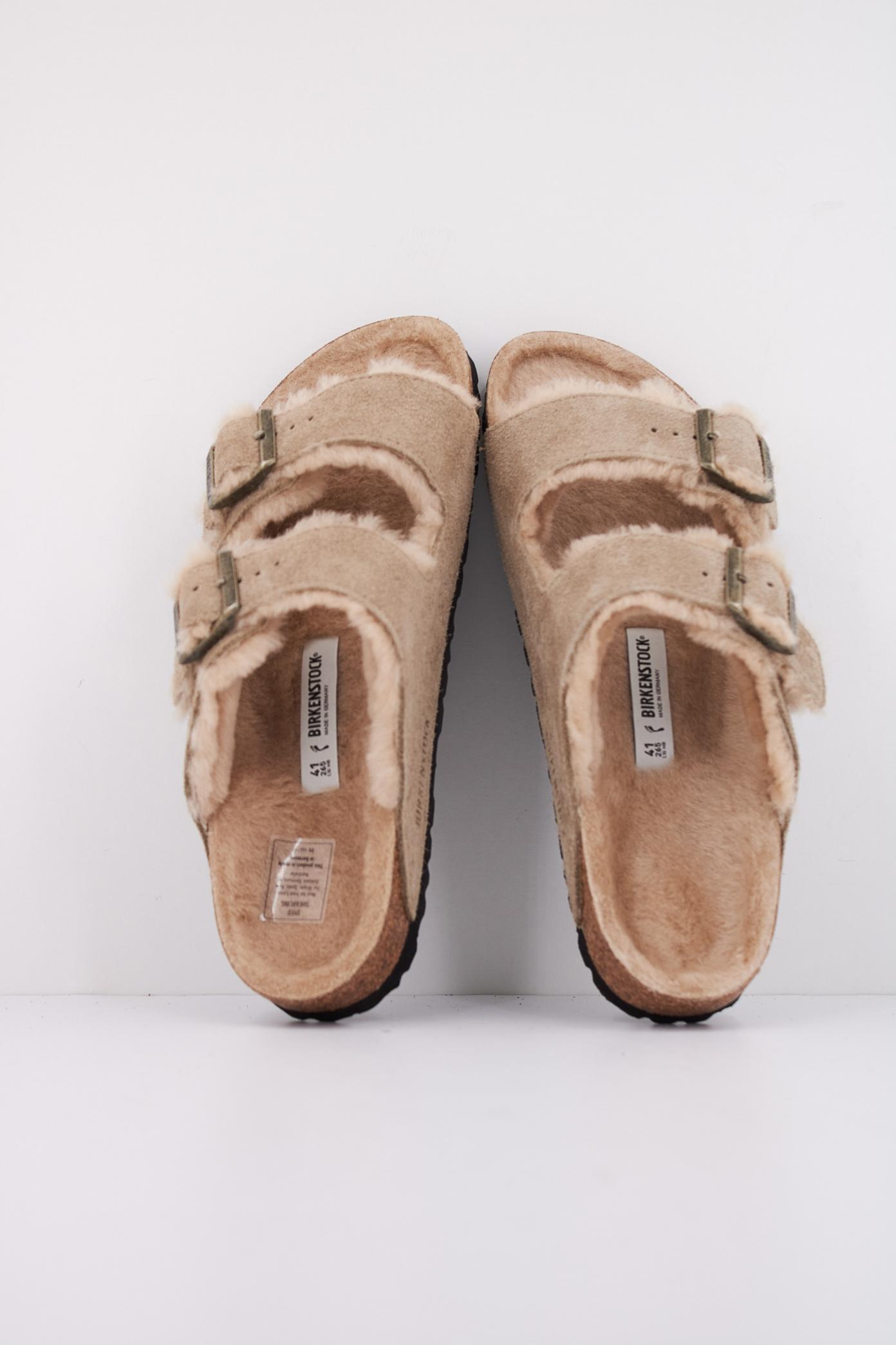 BIRKENSTOCK ARIZONA en color TAUPE  (3)