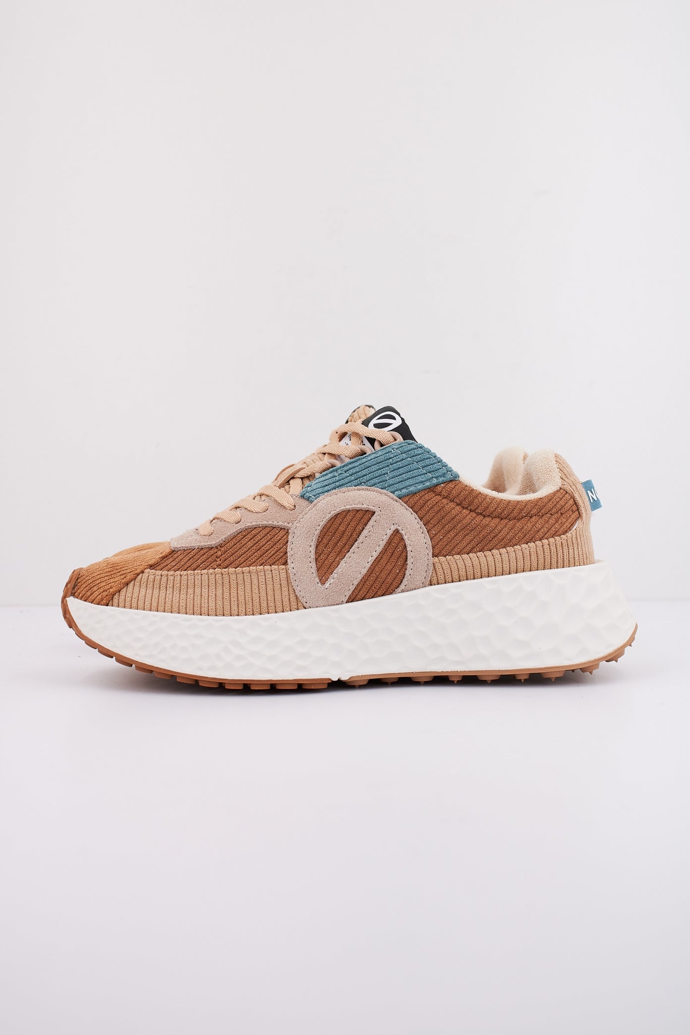 NO NAME CARTER RUNNER DADDY en color CREMA  (1)