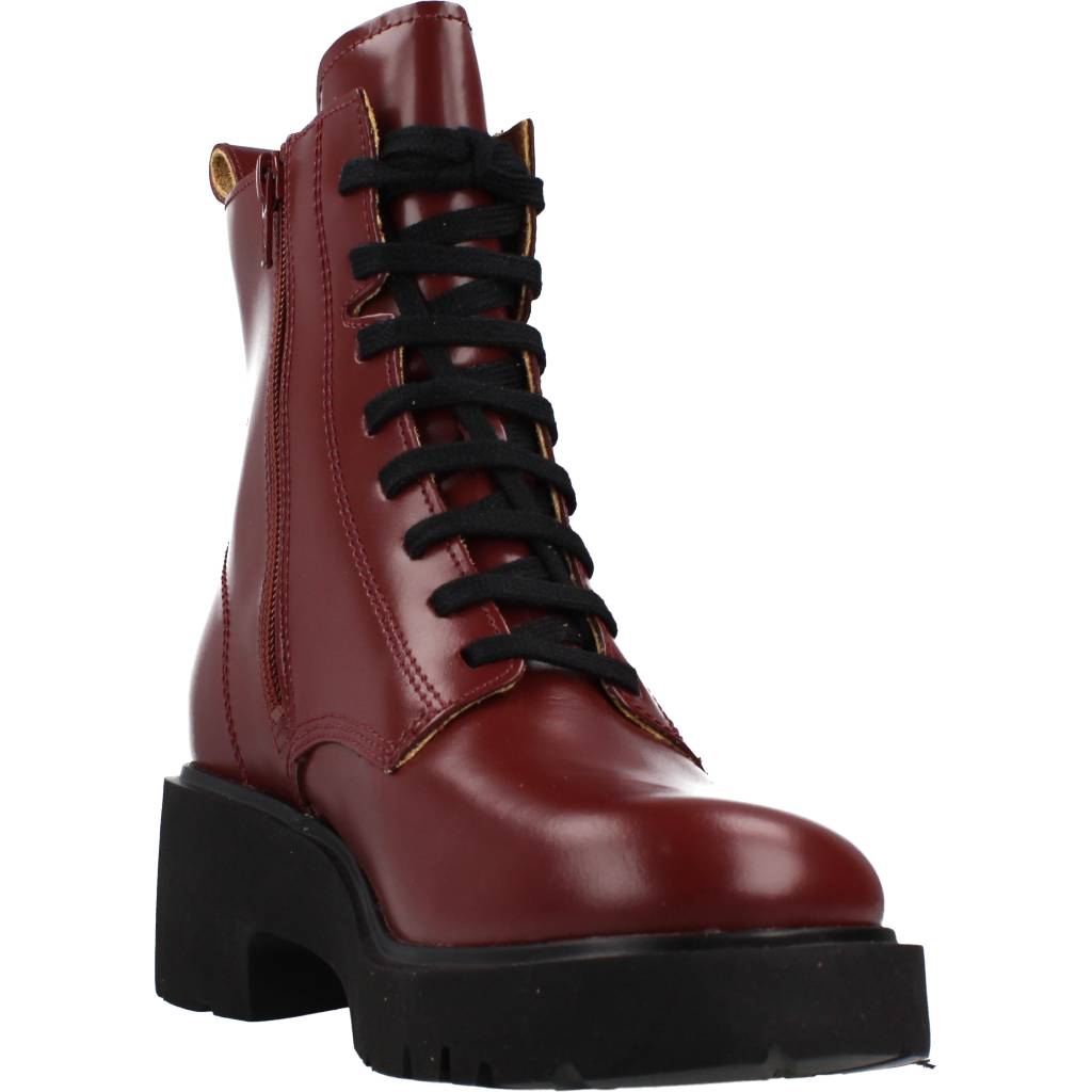 CAMPER MILAH en color GARNET  (5)