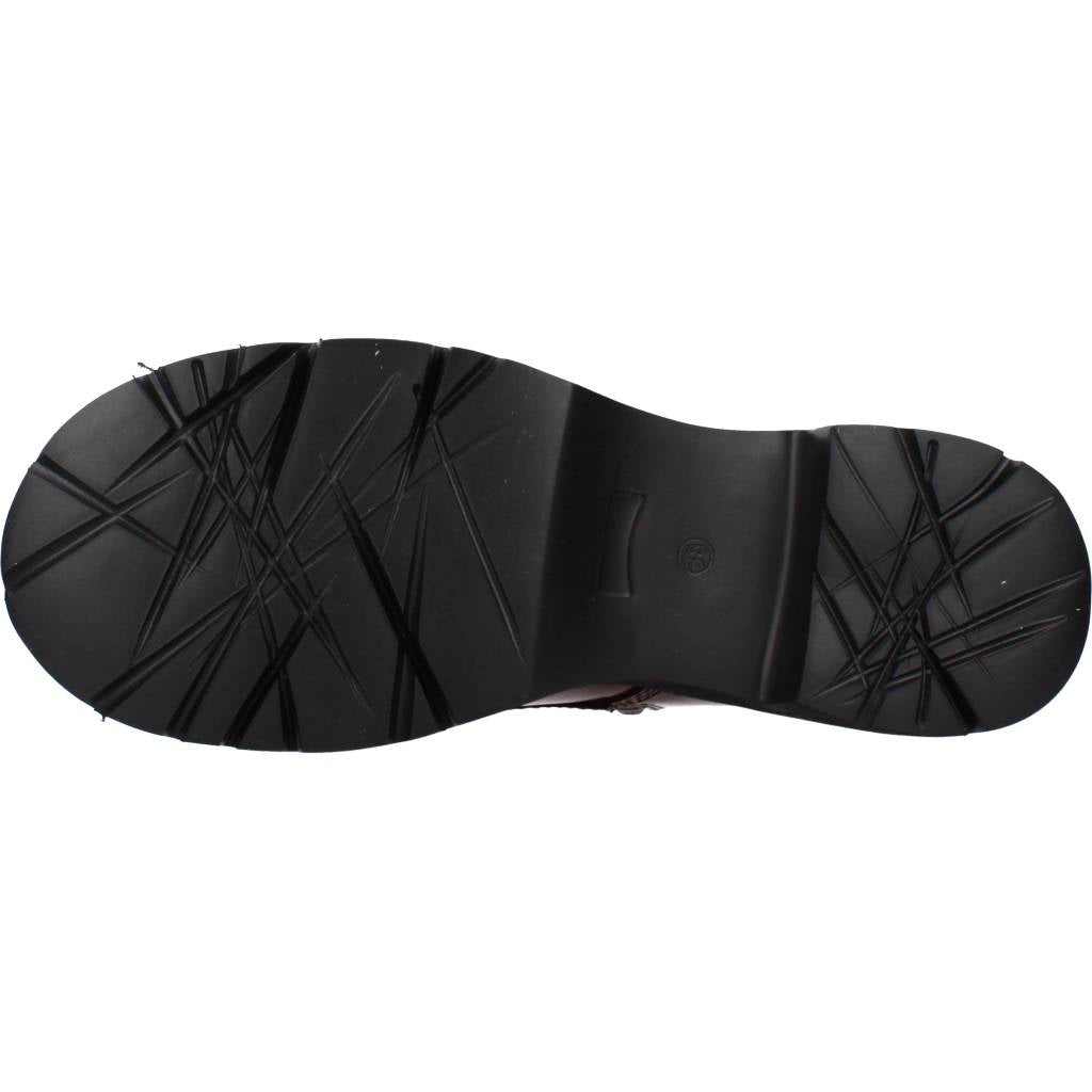 CAMPER MILAH en color GARNET  (6)