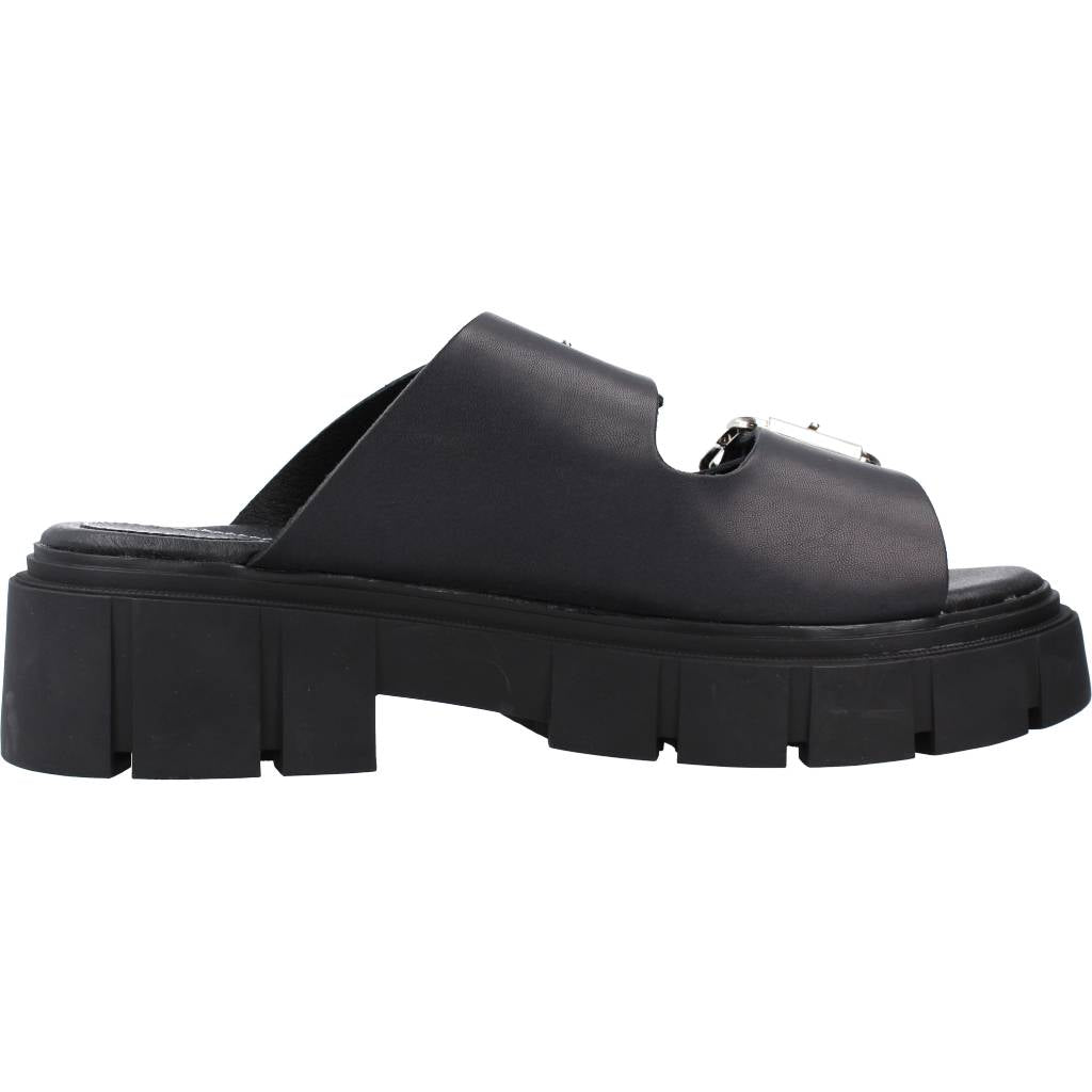 MTNG M  en color C  (4)