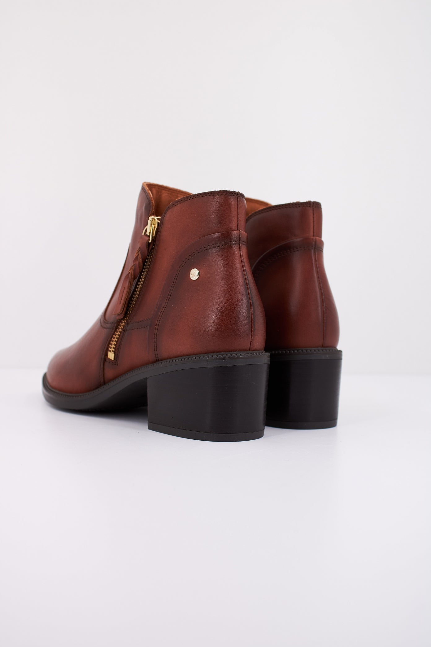 PIKOLINOS BACAROT WD  en color COGNAC  (4)