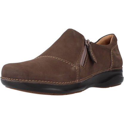 CLARKS APPLEY ZIP en color TAUPE  (1)