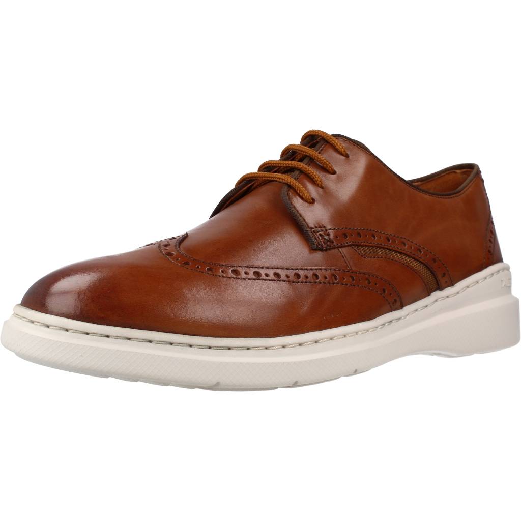 CLARKS DENNET WING en color DKTAN  (1)