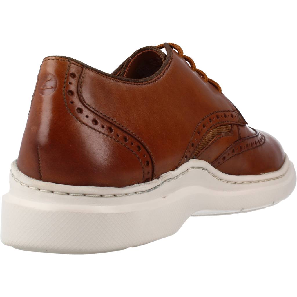 CLARKS DENNET WING en color DKTAN  (3)