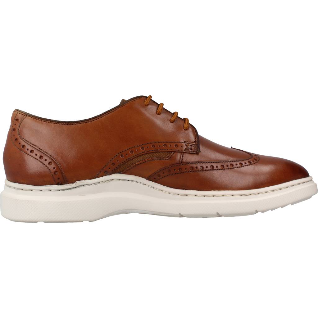 CLARKS DENNET WING en color DKTAN  (4)