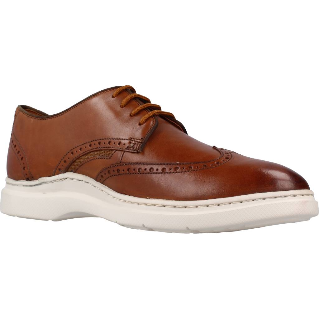 CLARKS DENNET WING en color DKTAN  (5)