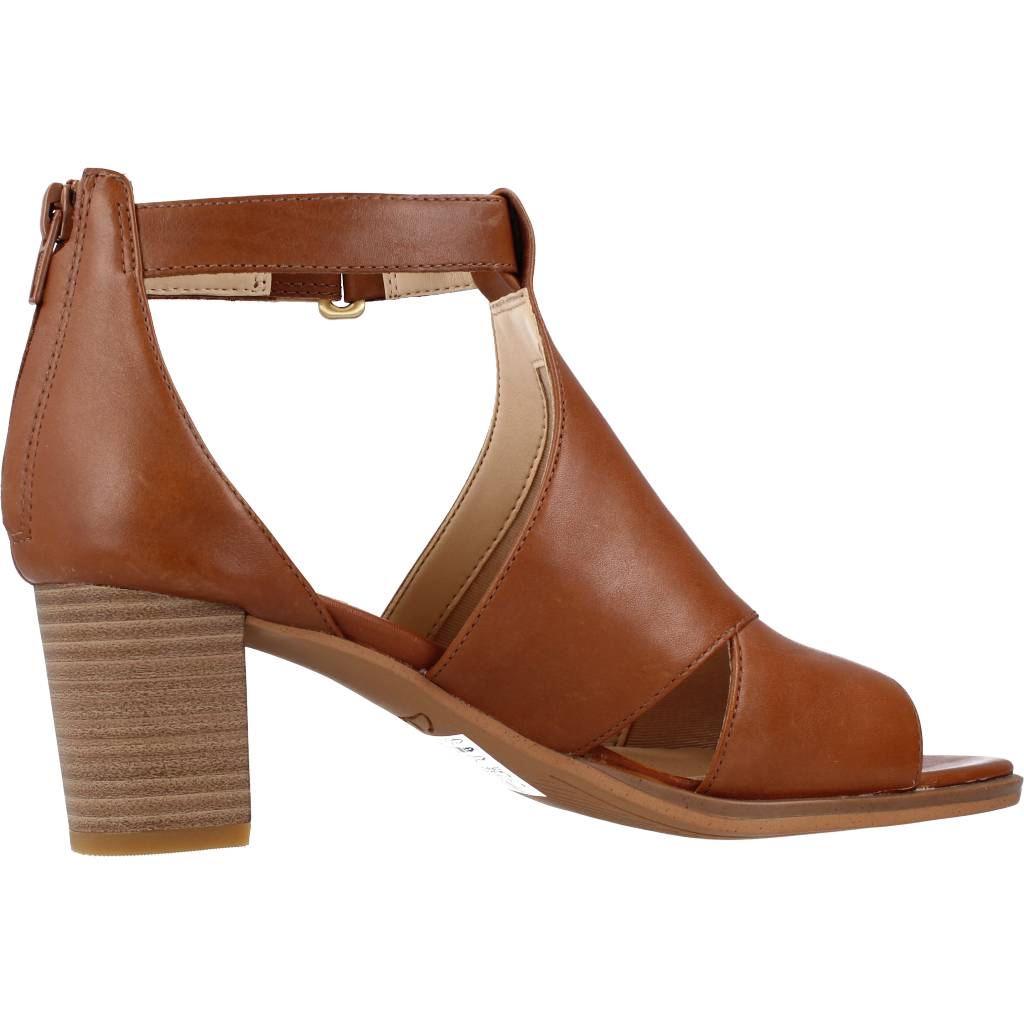 CLARKS KAYLIN GLAD en color TAN  (4)