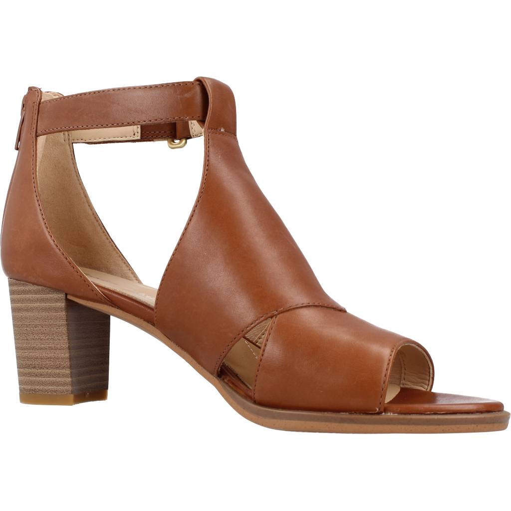 CLARKS KAYLIN GLAD en color TAN  (5)